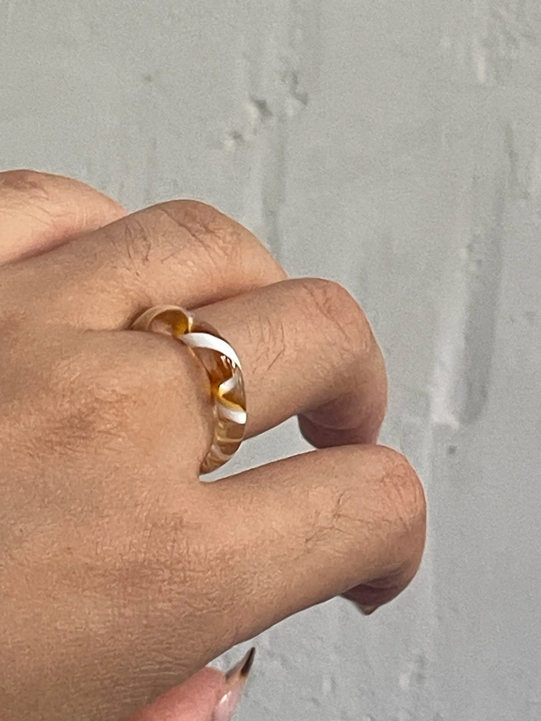 Anillo Blessed Eye Studio AMB Caramel. Anillo de vidrio de borosilicato efecto caramelo.  Madrid