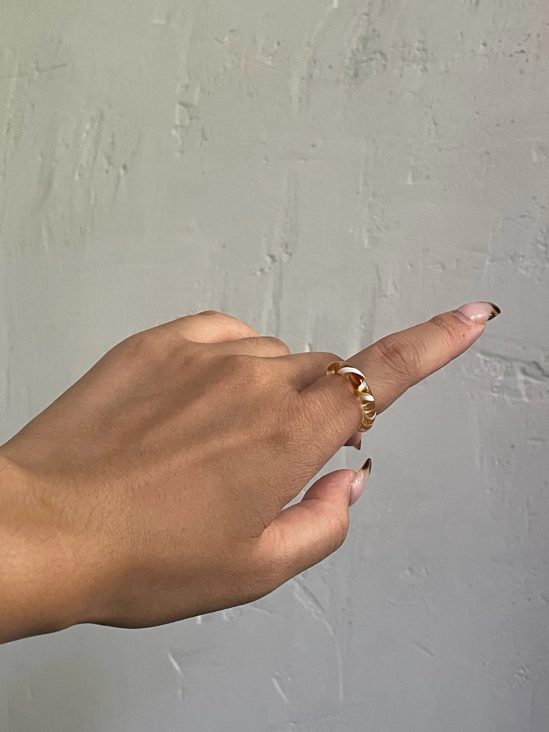 Anillo Blessed Eye Studio AMB Caramel. Anillo de vidrio de borosilicato efecto caramelo.  Madrid