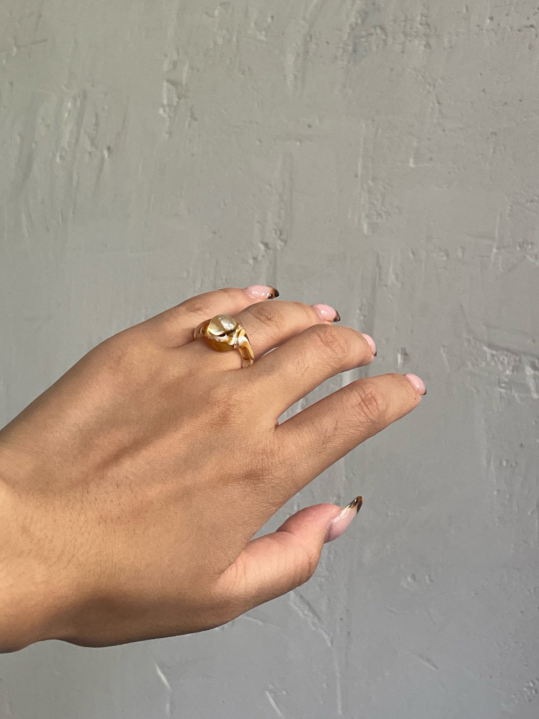 Anillo Blessed Eye Studio AMB Caramel. Anillo de vidrio de borosilicato efecto caramelo.  Madrid