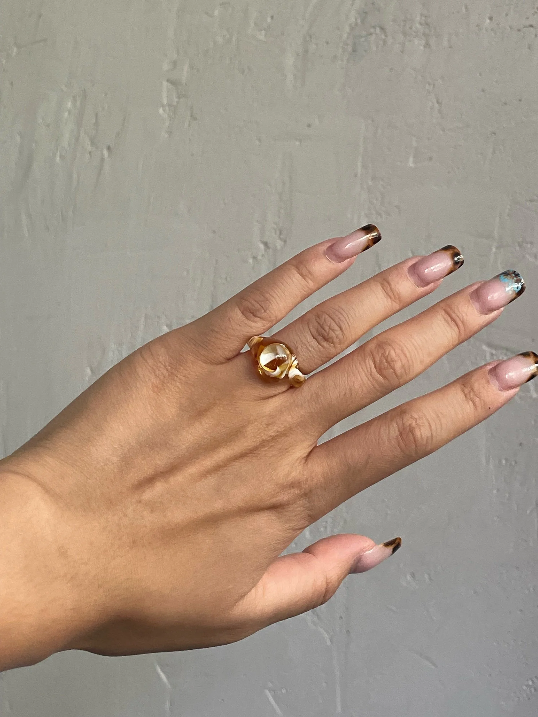 Anillo Blessed Eye Studio AMB Caramel. Anillo de vidrio de borosilicato efecto caramelo.  Madrid