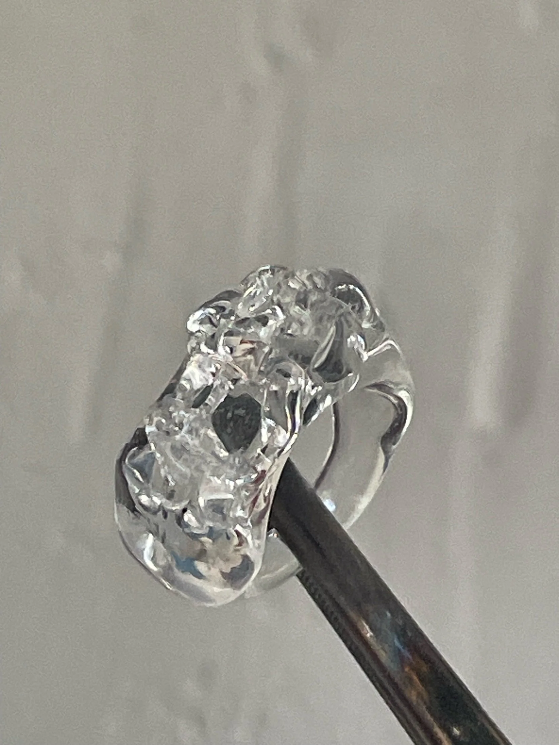 Anillo de vidrio de borosilicato Corcheas. Tienda  y taller en Madrid. Zona embajadores y Madrid Río.