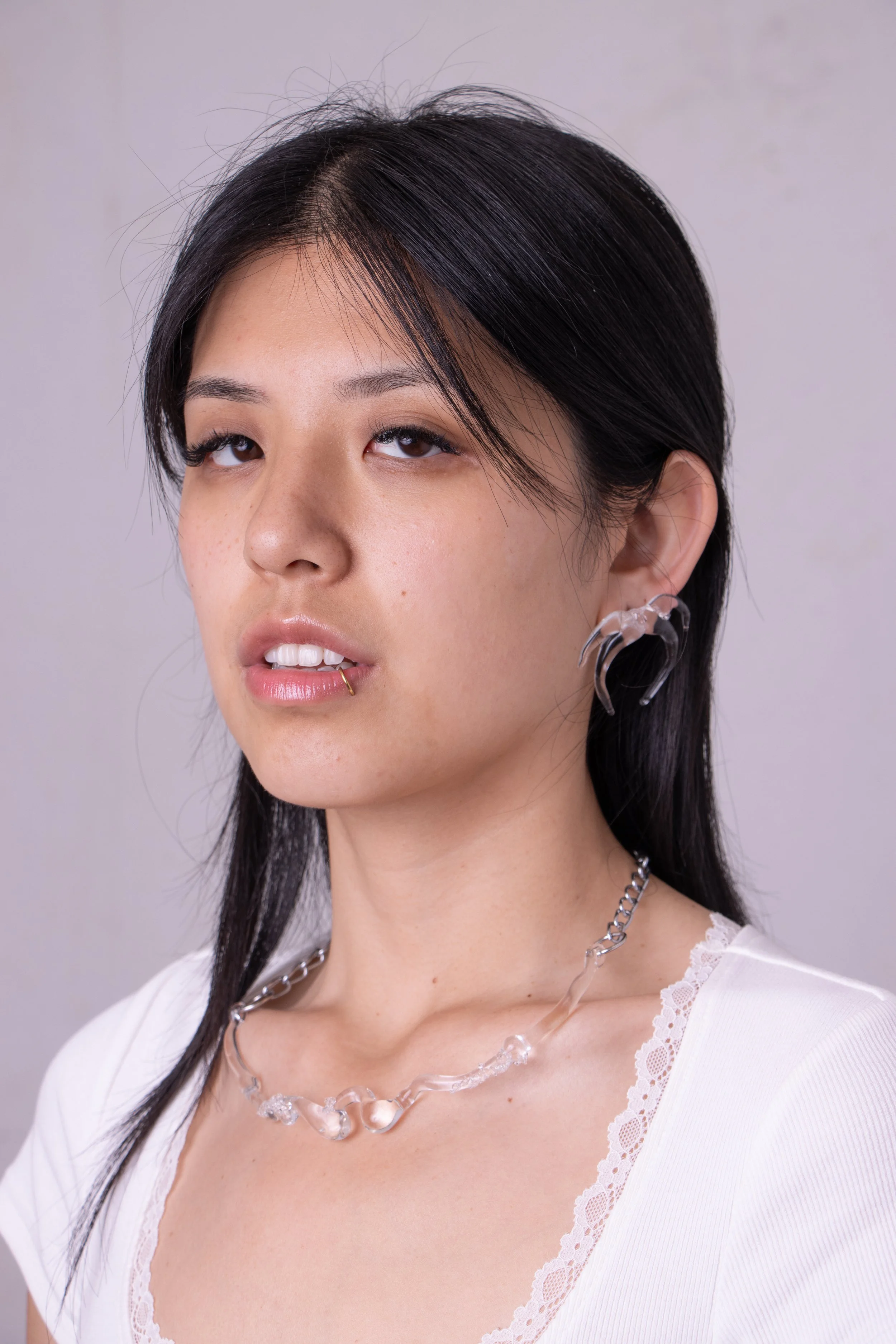 Pendientes araña transparentes y collar orgánico transparente. Modelo (1).jpg