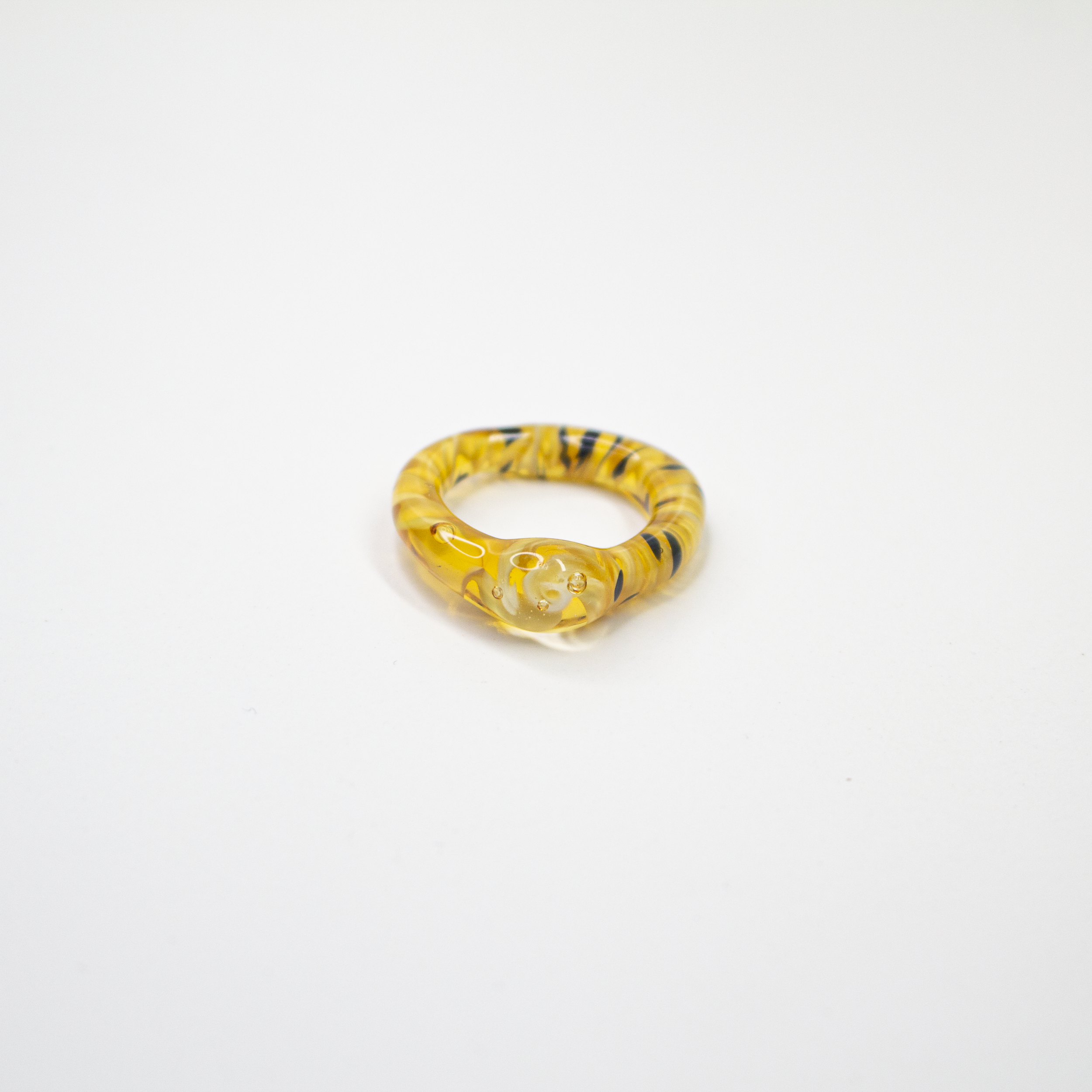 Anillo Semana de la moda de Madrid. Anillo de vidrio de borosilicato. Blessed Eye Studio. Madrid. Talla 16 (14).png