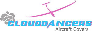 Grafik mit einem schwarzen Flugzeug, Wolke und dem Text 'CLOUDDANCERS Aircraft Covers' in Blau und Lila.