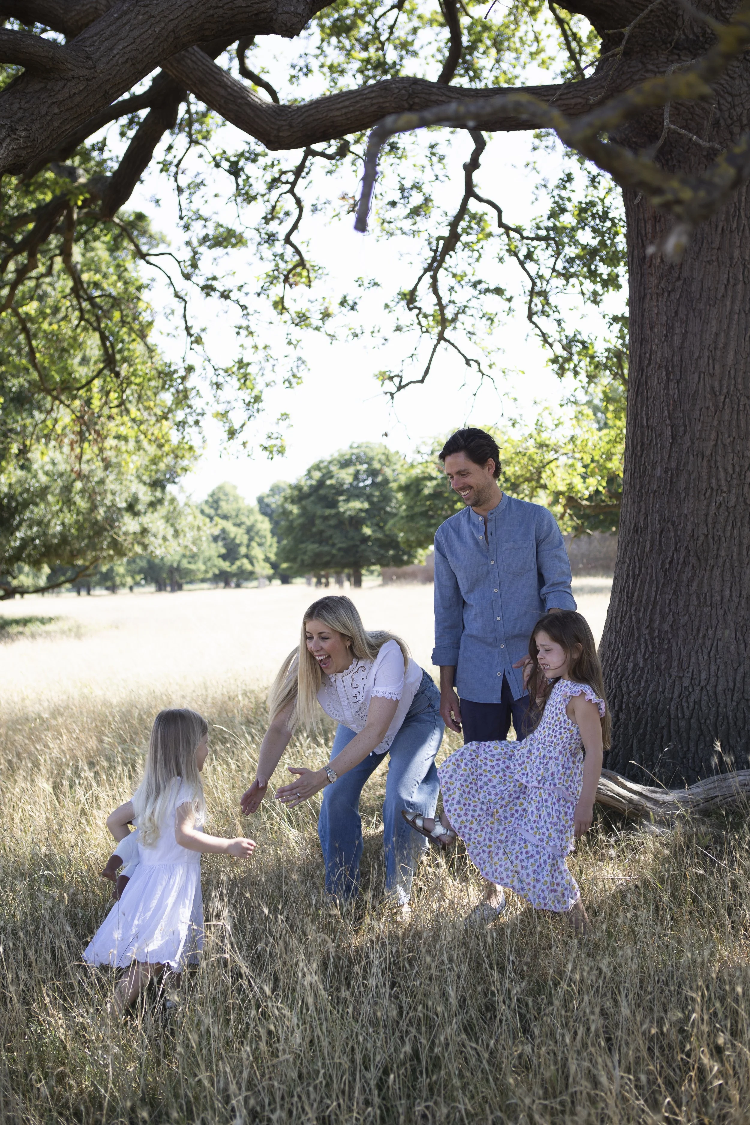 What to Wear for Your Kent Family Photos (Without Looking Too Matchy-Matchy!)