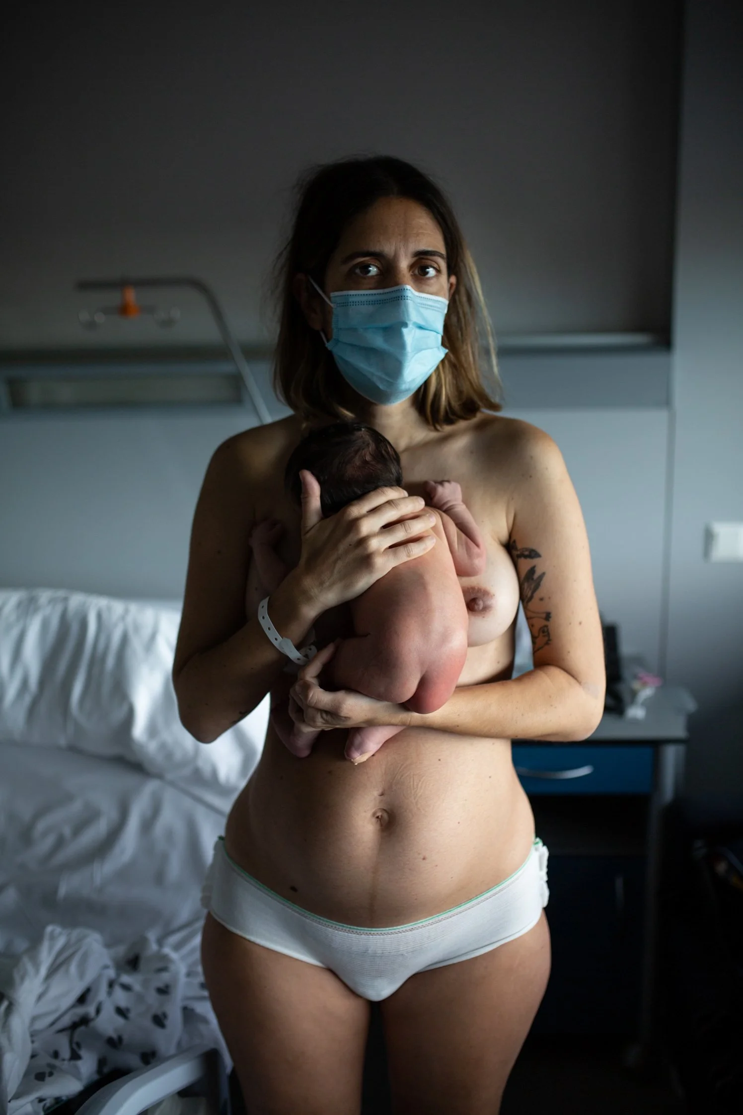 Parir con mascarilla by Claudia Maccioni