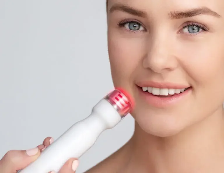 SKINBREEZE LED light therapy, clinical grade results, luxurious pampering