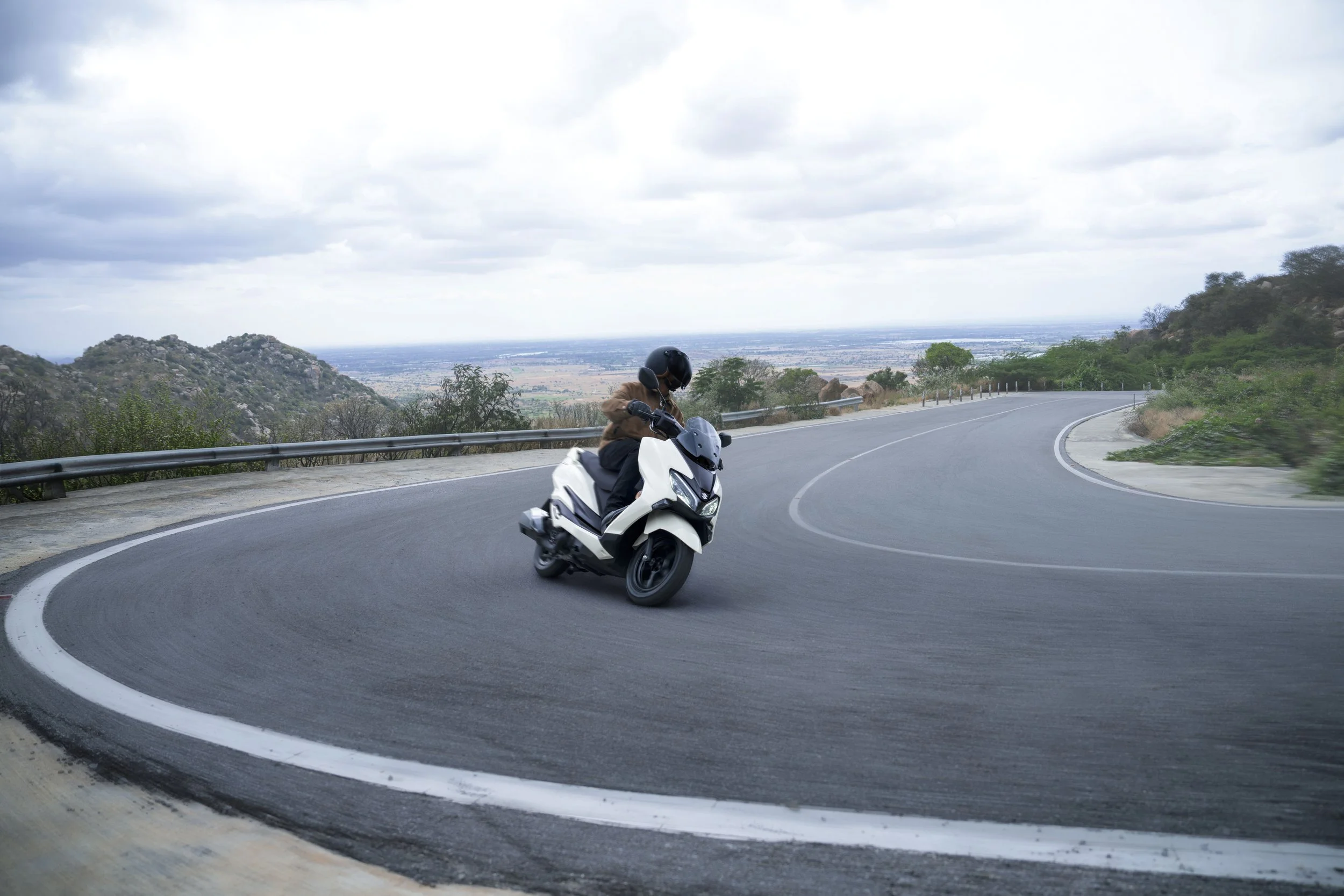 BURGMAN_STREET_125_M7_action10.jpg