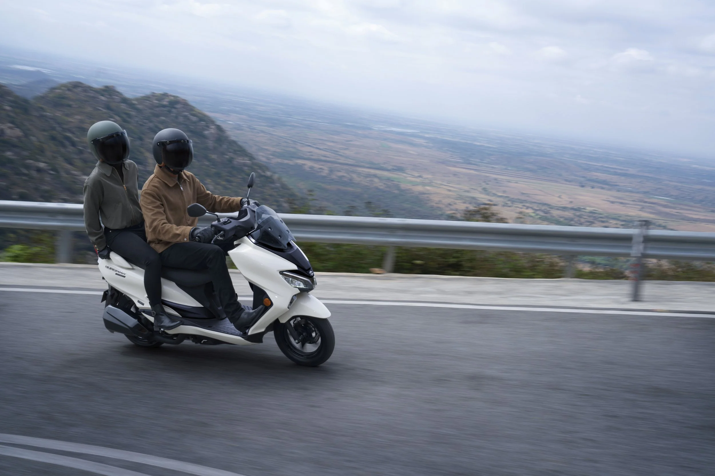 BURGMAN_STREET_125_M7_action11.jpg