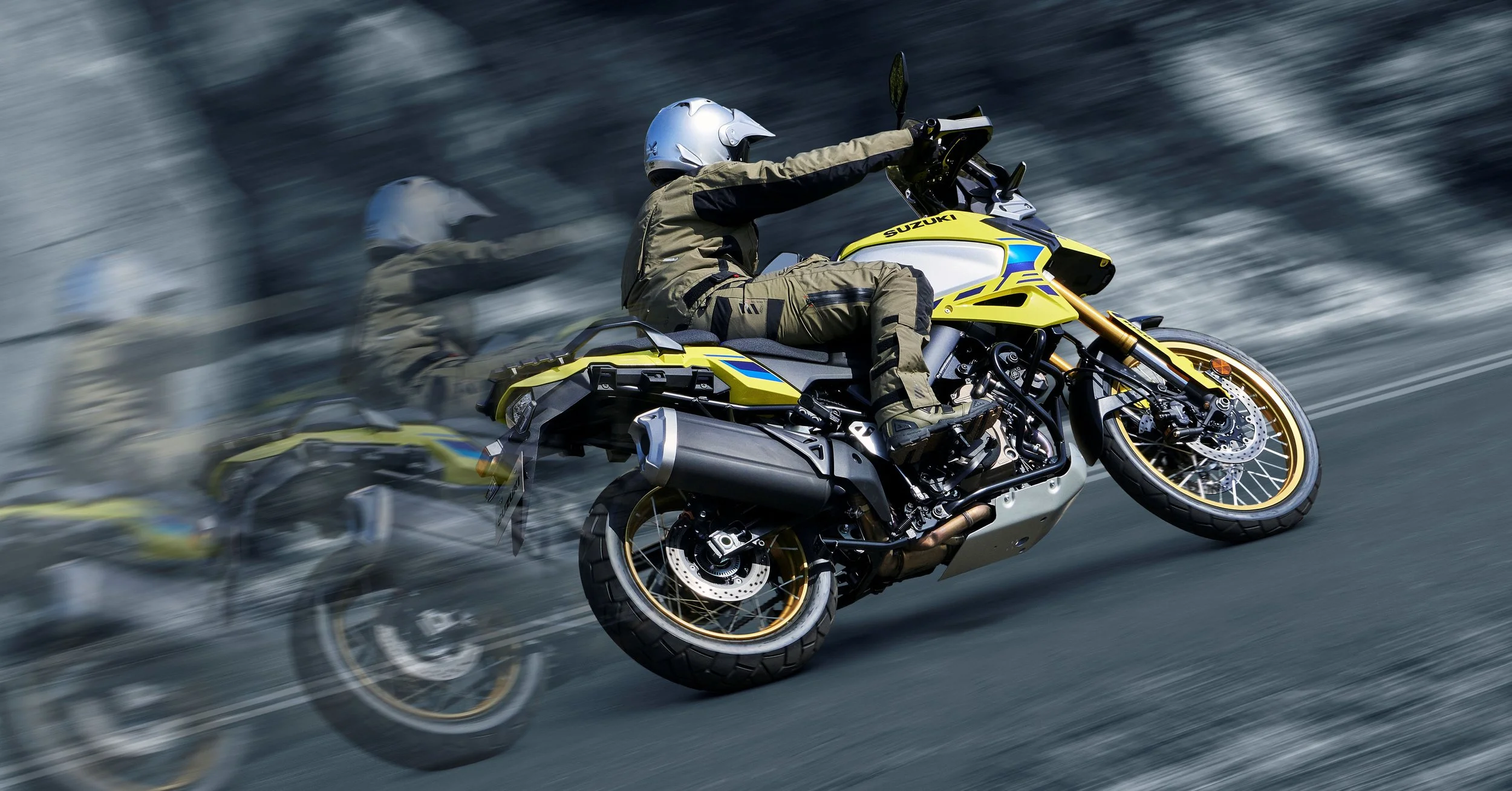 DL1050RR_RJM3_action1_16.jpg