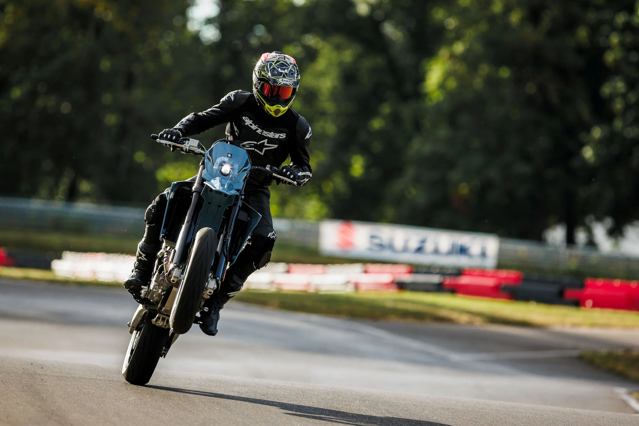 DR-Z400SMRLM5_action_65.jpg