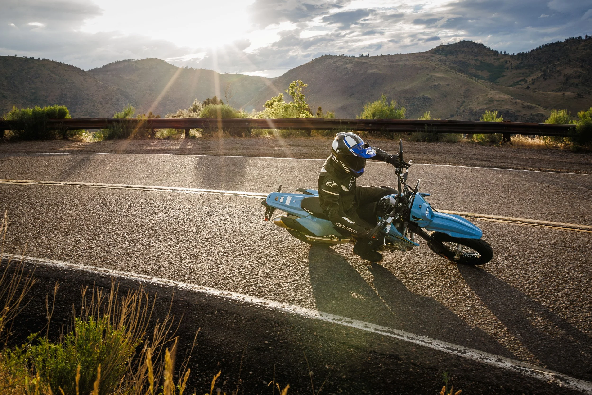 DR-Z400SMRLM5_action_5.jpg
