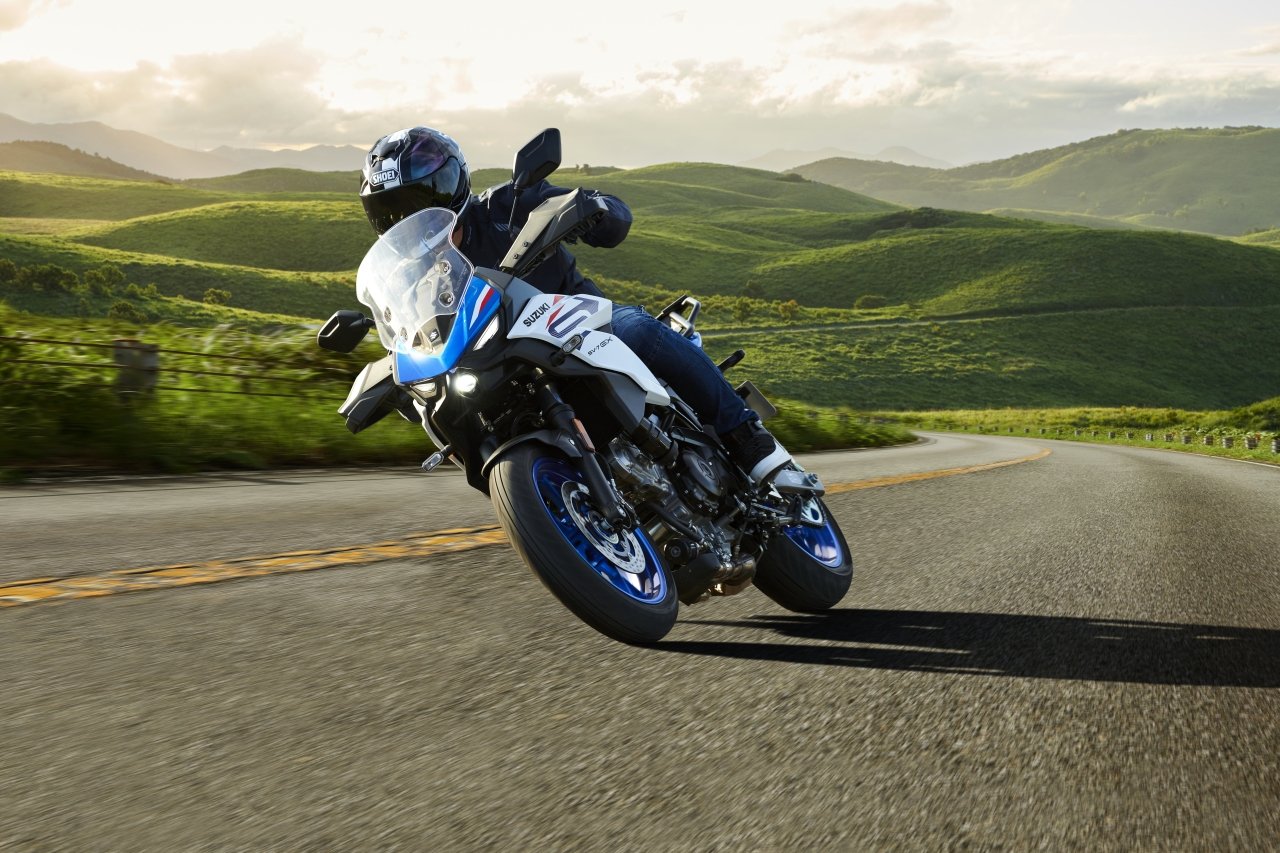 SV650GXRQM7_action_100_dl_1280.jpg