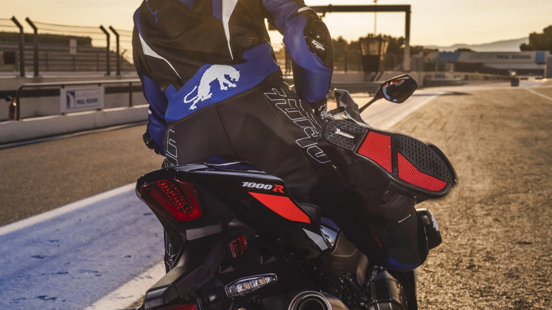 GSX-R1000R_action_1.jpg