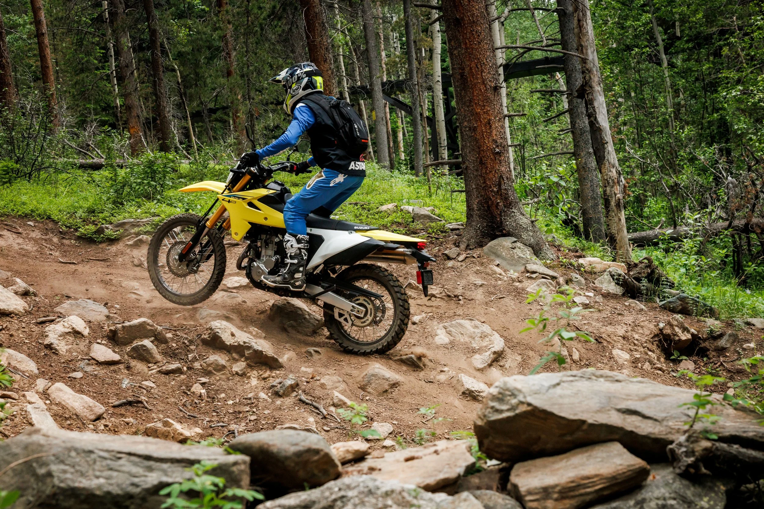 DR-Z400SRJM5_action_51.jpg