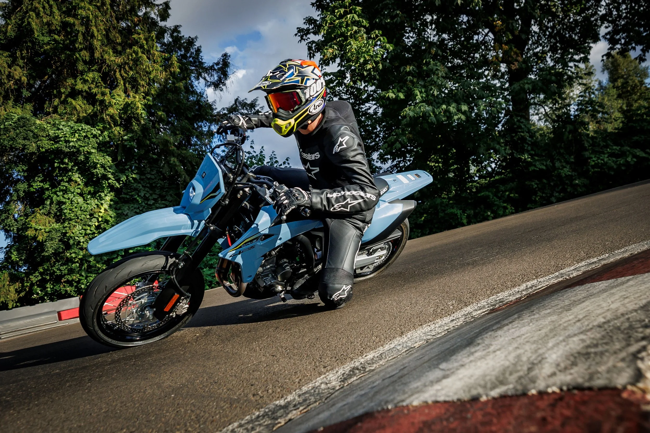 DR-Z400SMRLM5_action_71.jpg