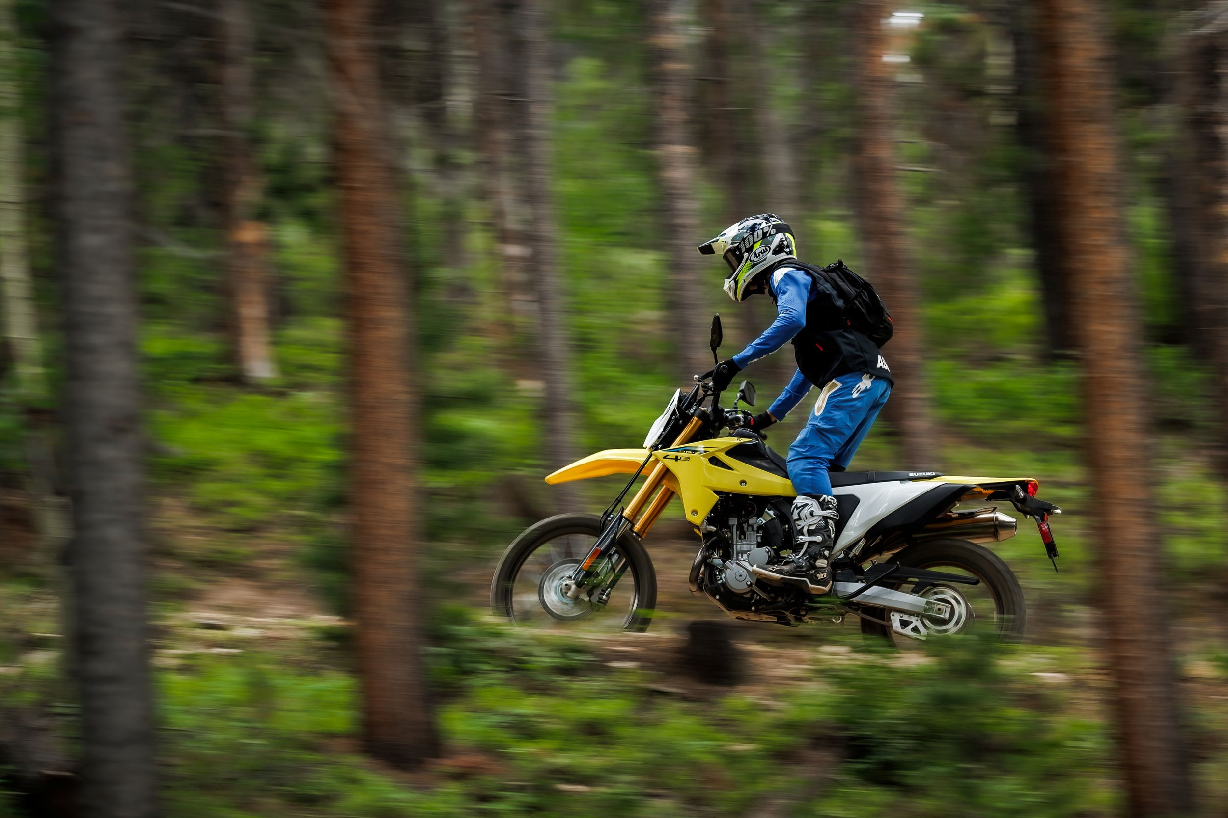 DR-Z400SRJM5_action_35.jpg