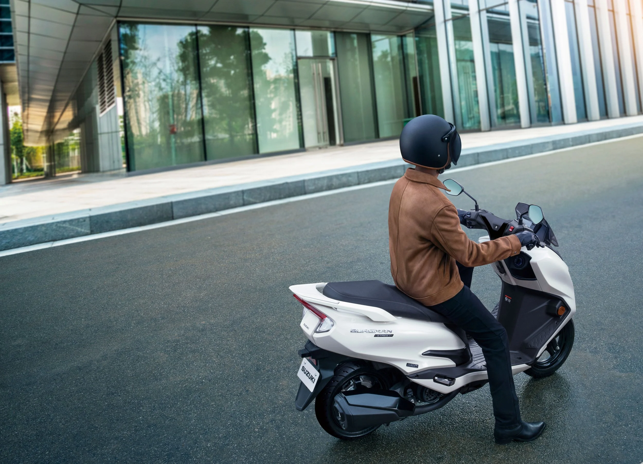 BURGMAN_STREET_125_M7_action12.jpg