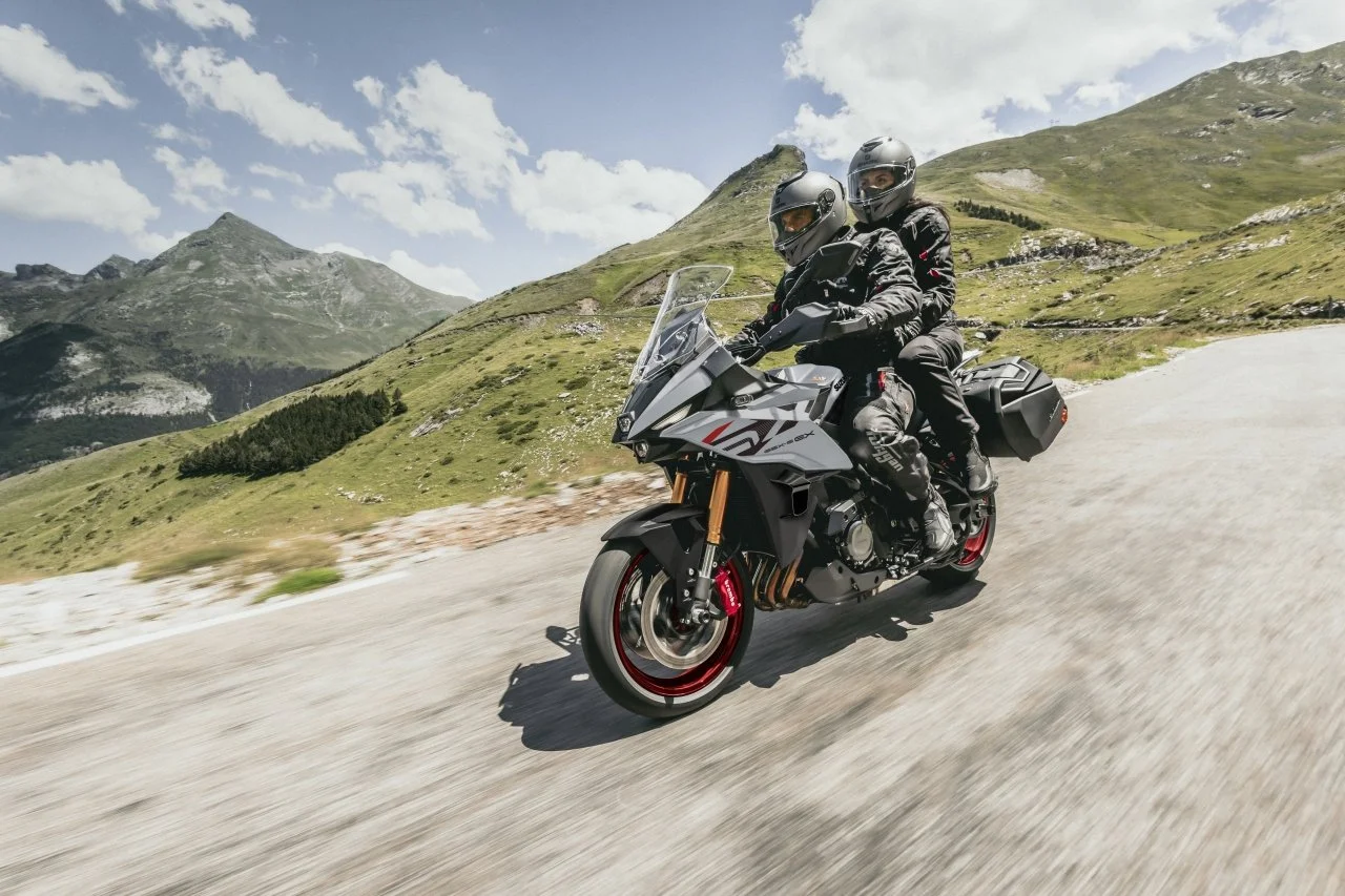 GSX-S1000GX_M6_Action_06_dl_1280.jpg