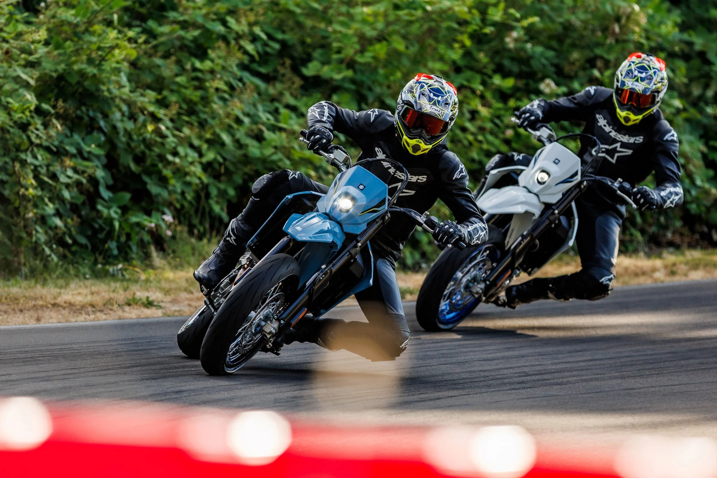 DR-Z400SMRLM5_action_70.jpg