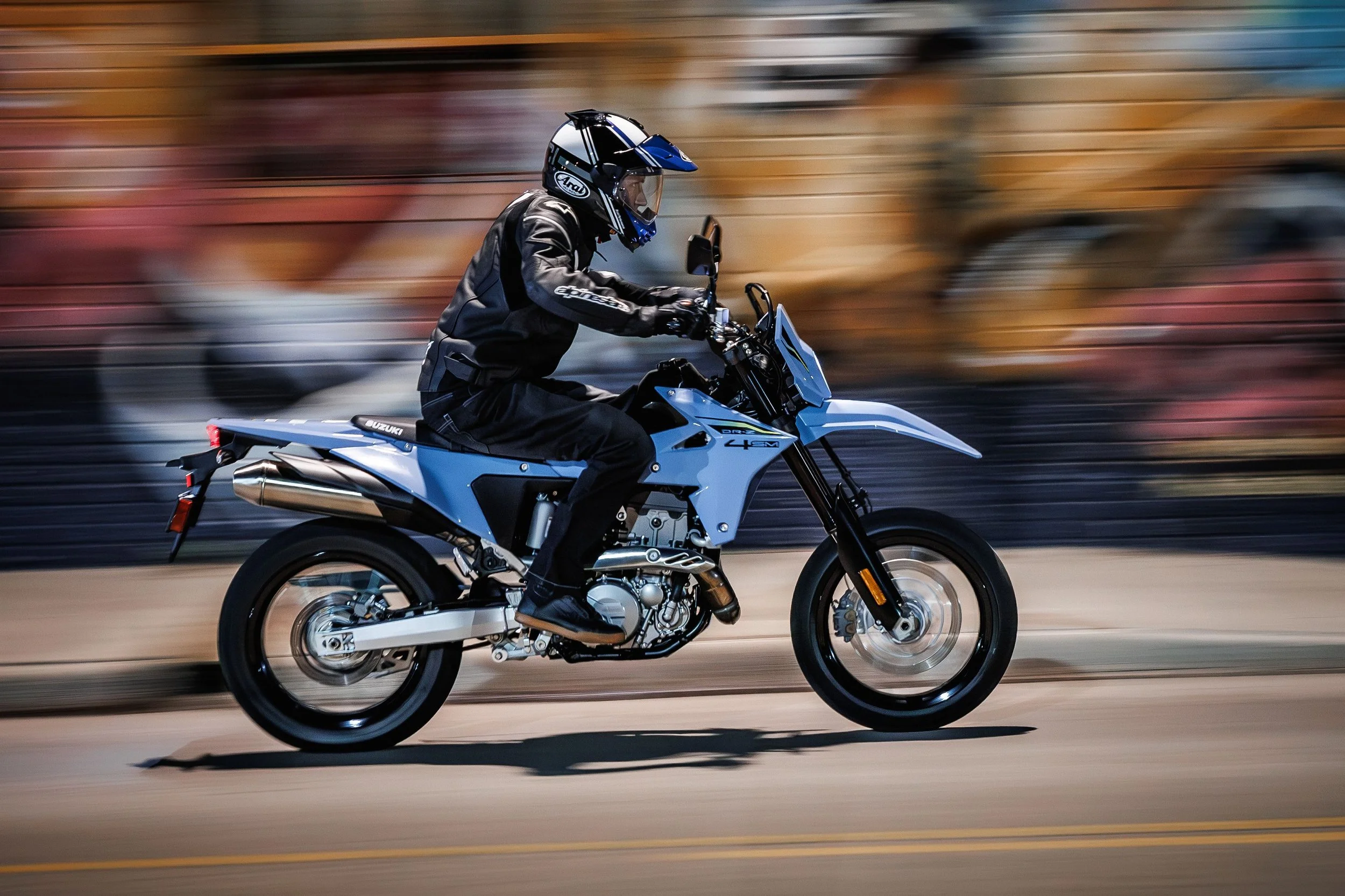 DR-Z400SMRLM5_action_13.jpg