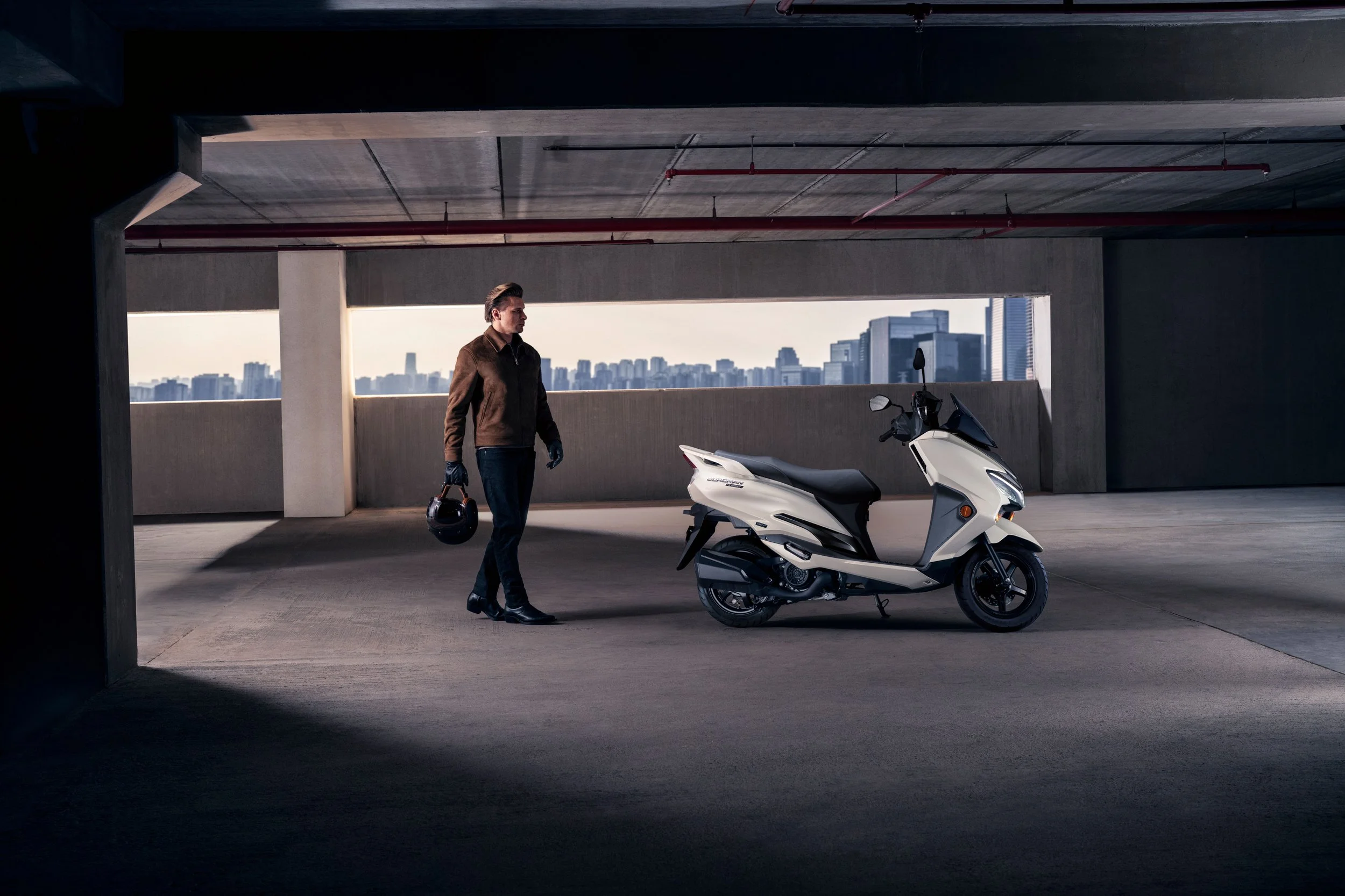BURGMAN_STREET_125_M7_action05.jpg