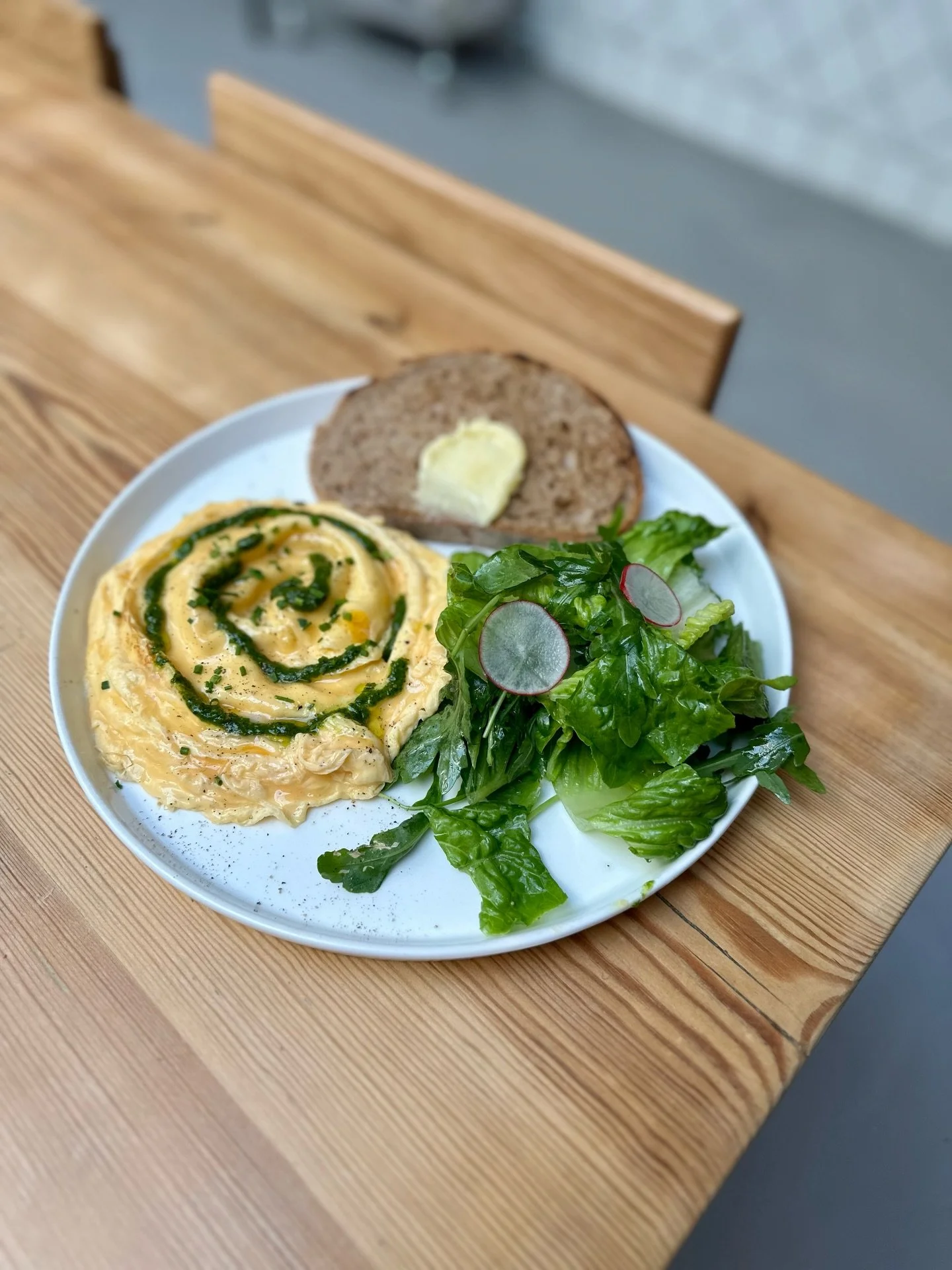 Perfect spirals, good vibes, taking it all in 🌀😌🌅

📍Chicago Brussels 
Rue de flandre 45
Kitchen 9-3pm (2:30 weekdays)
Coffee 9-4pm 
-

#brunchbrussels #brusselsbrunch #brunchbruxelles