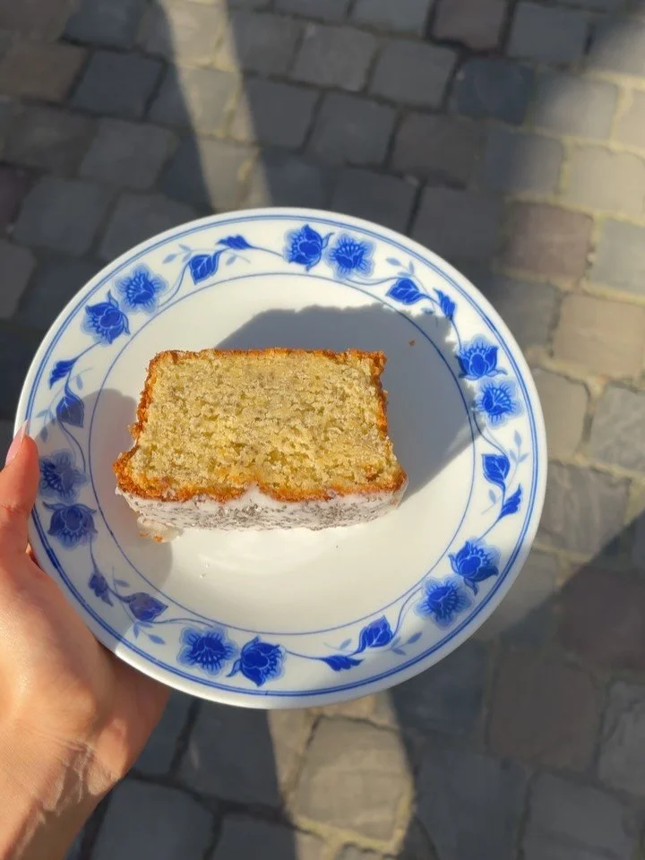 Sweet start to the weekend🍰

📍Chicago Brussels  Rue de flandre 45
Kitchen 9-3pm (2:30 weekdays)
Coffee 9-4pm 
-
#cake #strawberrysoda