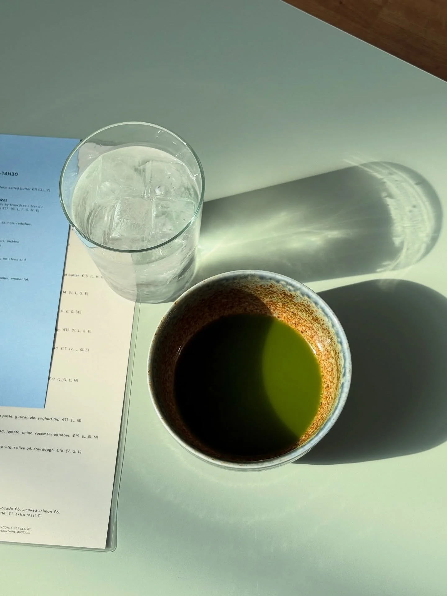 One sip and you&rsquo;re hooked&hellip; matcha tonic edition 😮&zwj;💨🍵 

📍Chicago Brussels  Rue de flandre 45
Kitchen 9-3pm (2:30 weekdays)
Coffee 9-4pm 
-