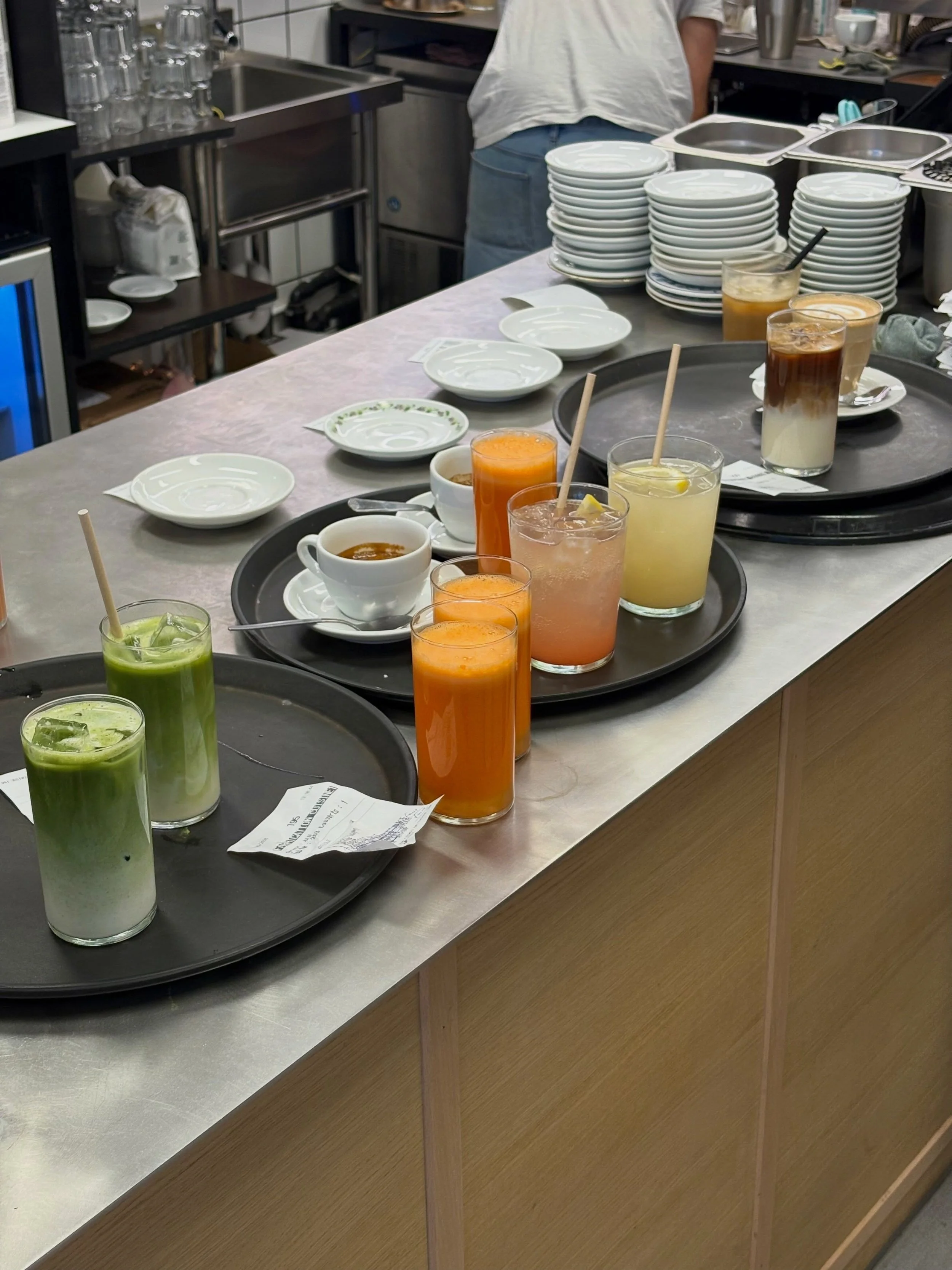 Mondays taste better here ☕️
Fresh bakes, seasonal drinks &amp; cozy mornings waiting for you;)

📍Chicago Brussels  Rue de flandre 45
Kitchen 9-3pm (2:30 weekdays)
Coffee 9-4pm 
-
#brusselsfood #coffeshop #brusselsspot
