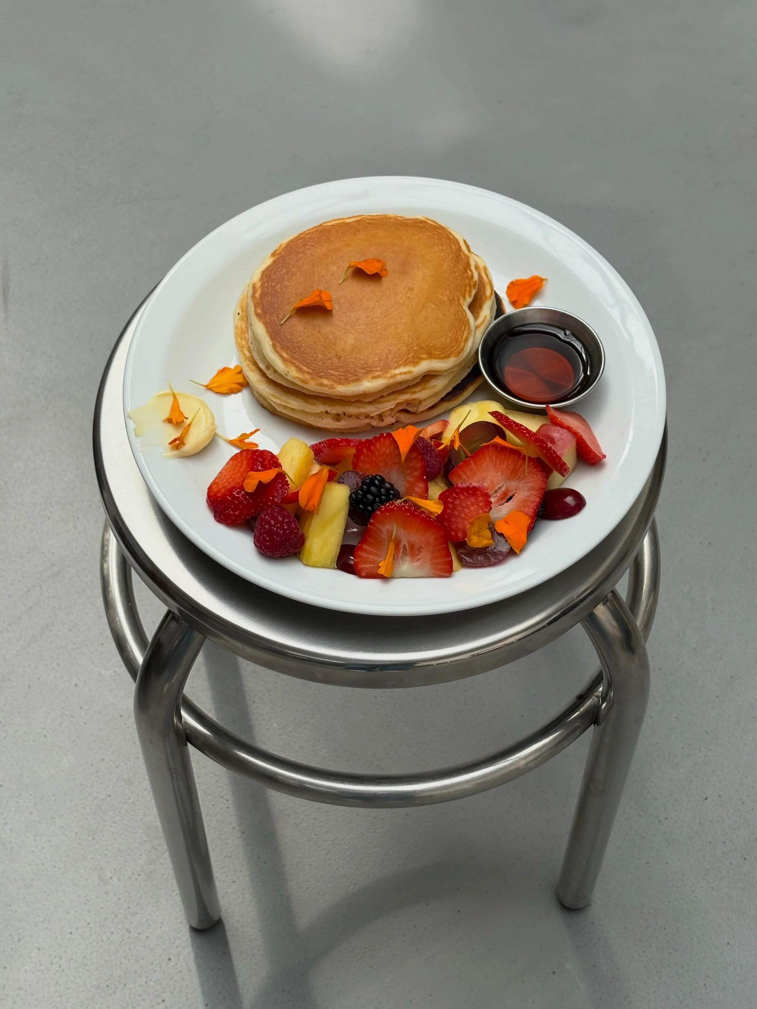 Weekend plans? Brunch, obviously! 🥞🍁

📍Chicago Brussels 
Rue de flandre 45
Kitchen 9-3pm (2:30 weekdays)
Coffee 9-4pm 
-
#brunchspots #brusselsfood