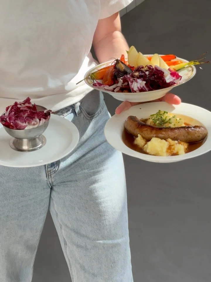 October is here🍁
Meet our two new autumn dishes🍄

Fennel sausage with mash &amp; crisp radicchio
Harvest garden salad with grilled vegetables

📍Chicago Brussels  Rue de flandre 45
Kitchen 9-3pm (2:30 weekdays)
Coffee 9-4pm 
-
#brusselsfood #brunch
