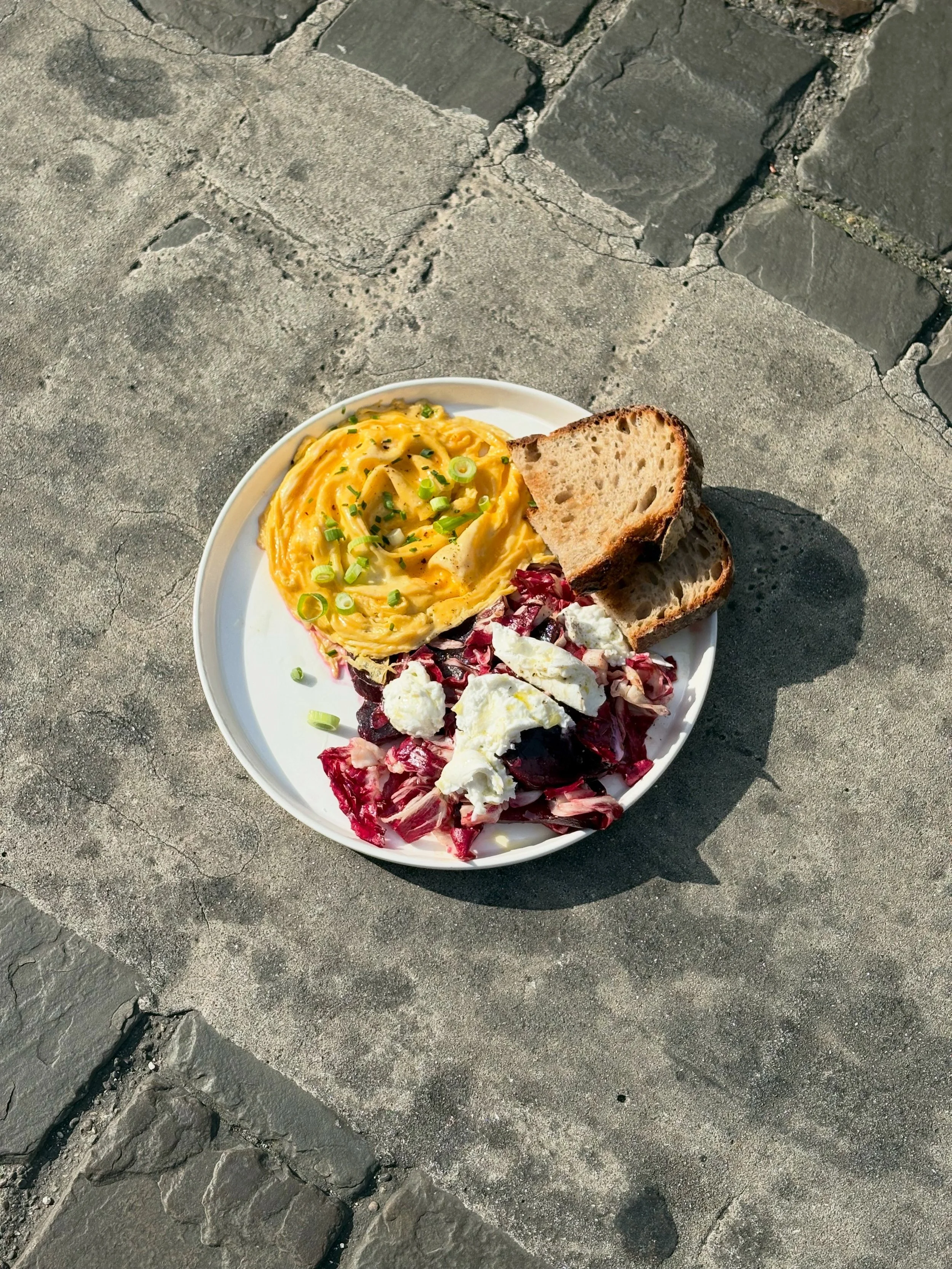 Your brunch order awaits : Folded eggs with pickled beetroot, radicchio &amp; Bufala 🍳

📍Chicago Brussels  Rue de flandre 45
Kitchen 9-3pm (2:30 weekdays)
Coffee 9-4pm 
-
#brusselsfood #brunchspots