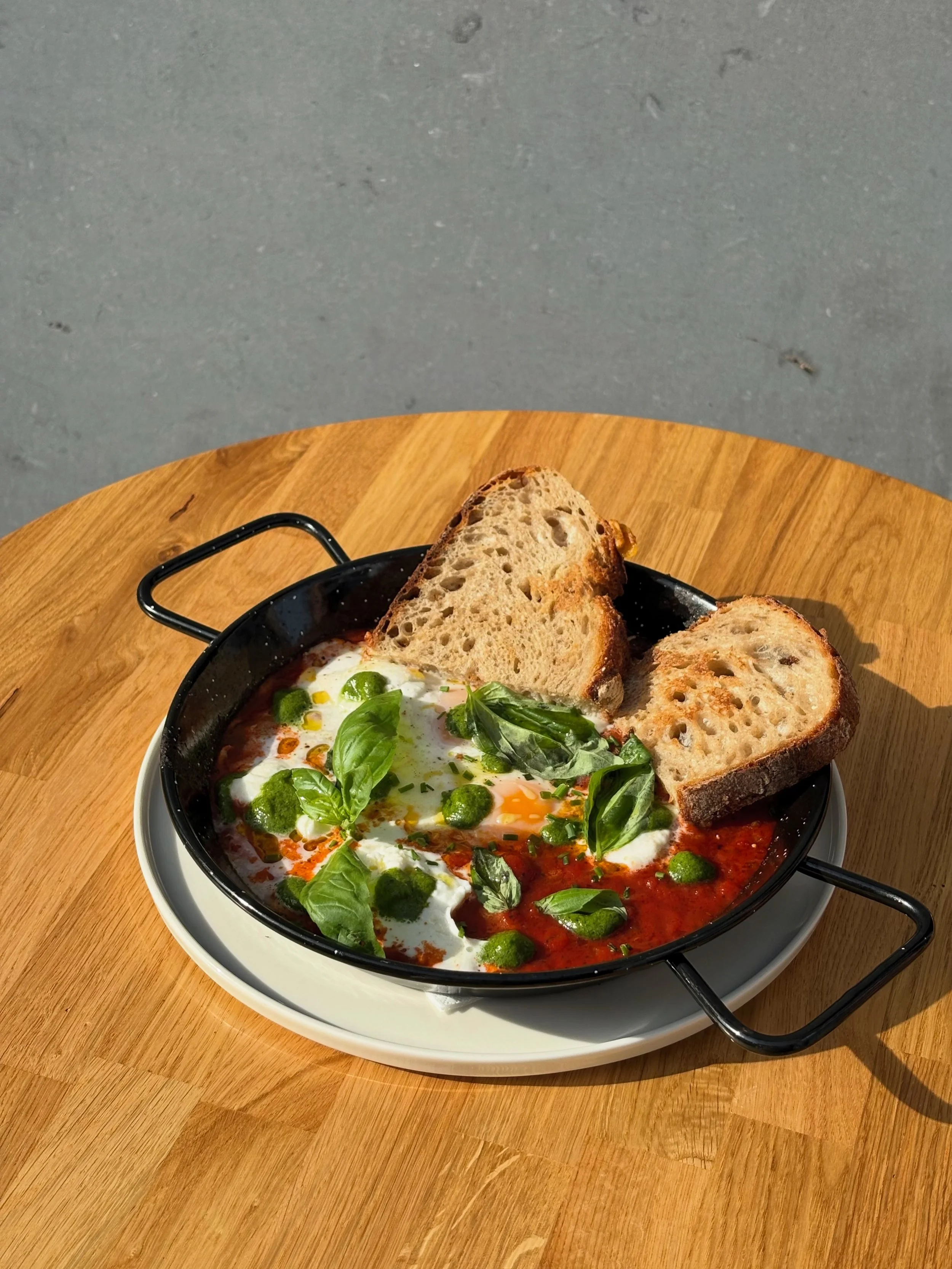 Eggs in Purgatory!! Only in the Hell Hole❤️&zwj;🔥

📍Chicago Brussels  Rue de flandre 45
Kitchen 9-3pm (2:30 weekdays)
Coffee 9-4pm 
-
#brunchspots #brusselsfood