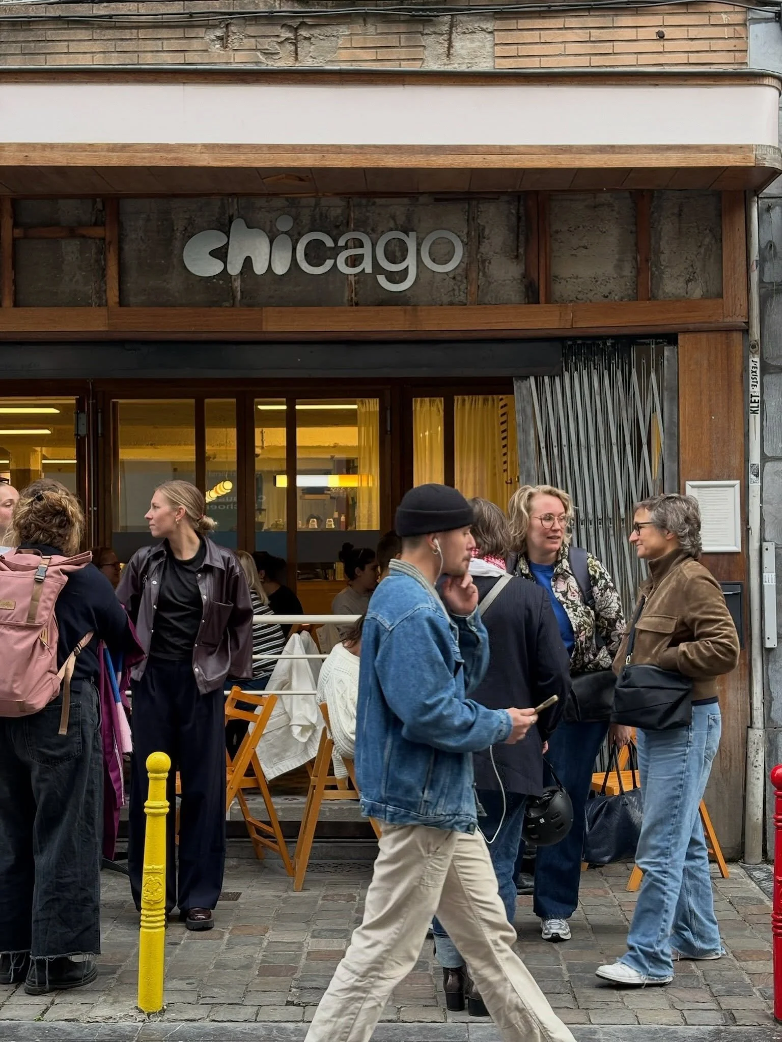 Your little shelter from the rain 🌧️

📍Chicago Brussels 
Rue de flandre 45
Kitchen 9-3pm (2:30 weekdays)
Coffee 9-4pm 
-
#brunchspots #brusselsfood