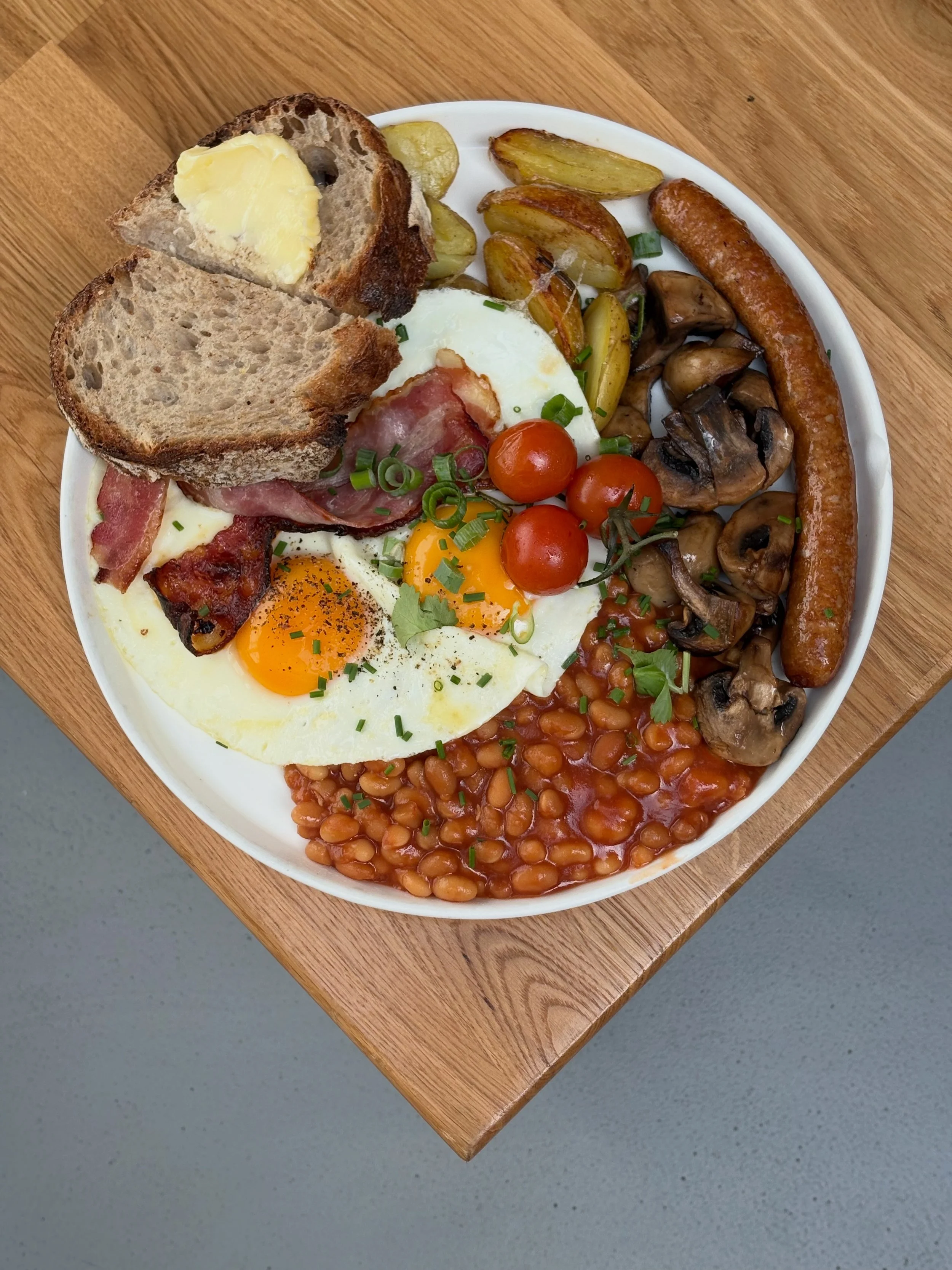 A little look at our signature brunch plates⭐️
The hardest part? Choosing just one!

📍Chicago Brussels  Rue de flandre 45
Kitchen 9-3pm (2:30 weekdays)
Coffee 9-4pm 
-
#brunchspots #brusselsfood