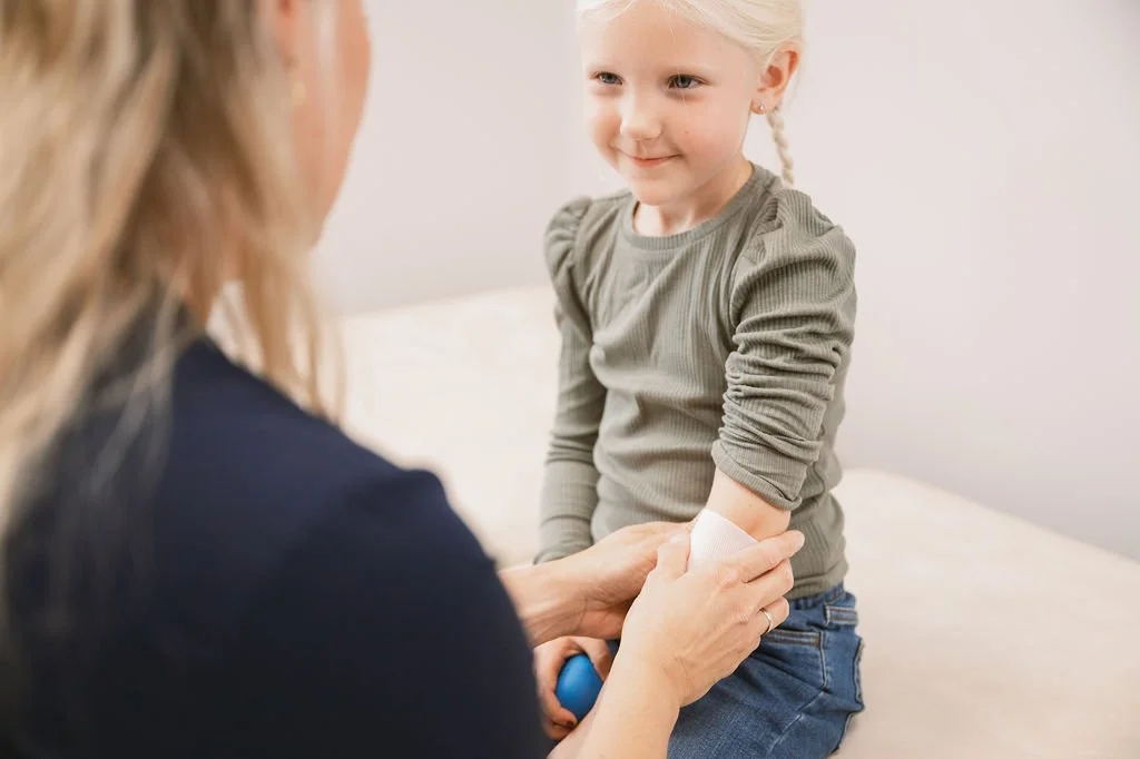 Pediatric patient at hospital with coping device