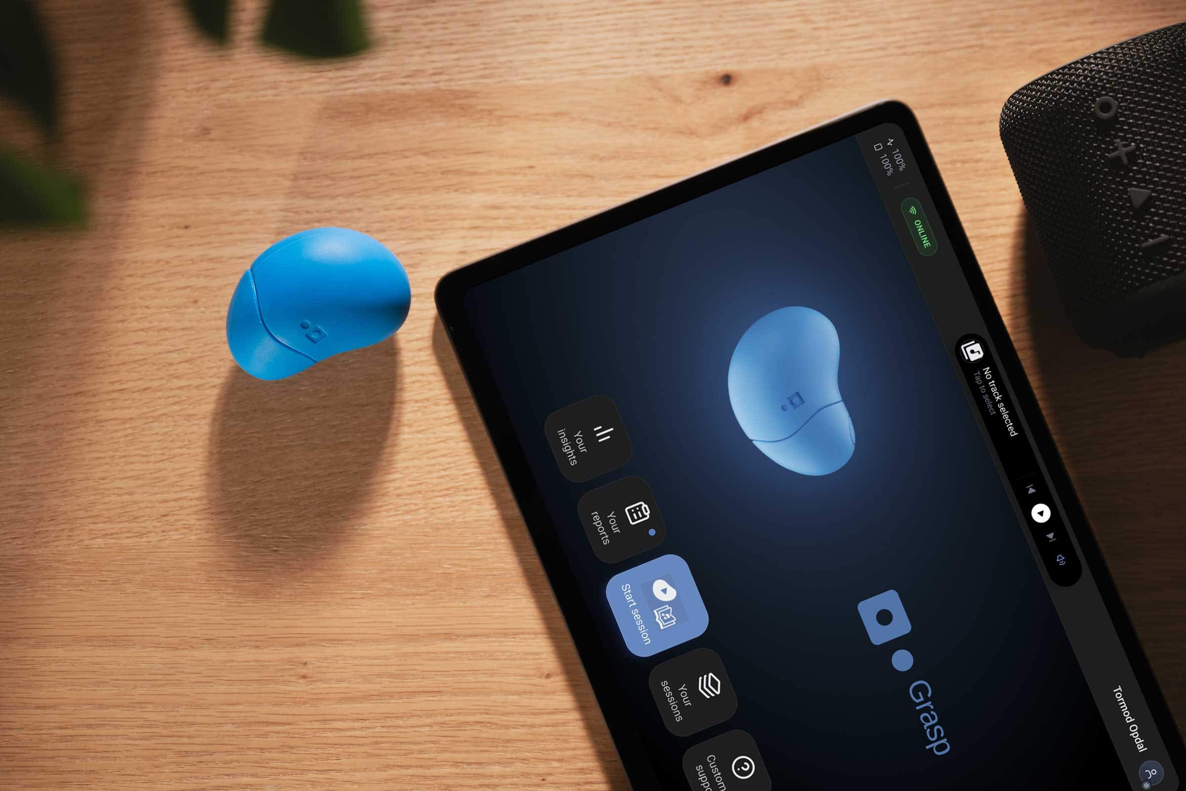 Grasp coping support system providing real-time patient feedback in clinical care