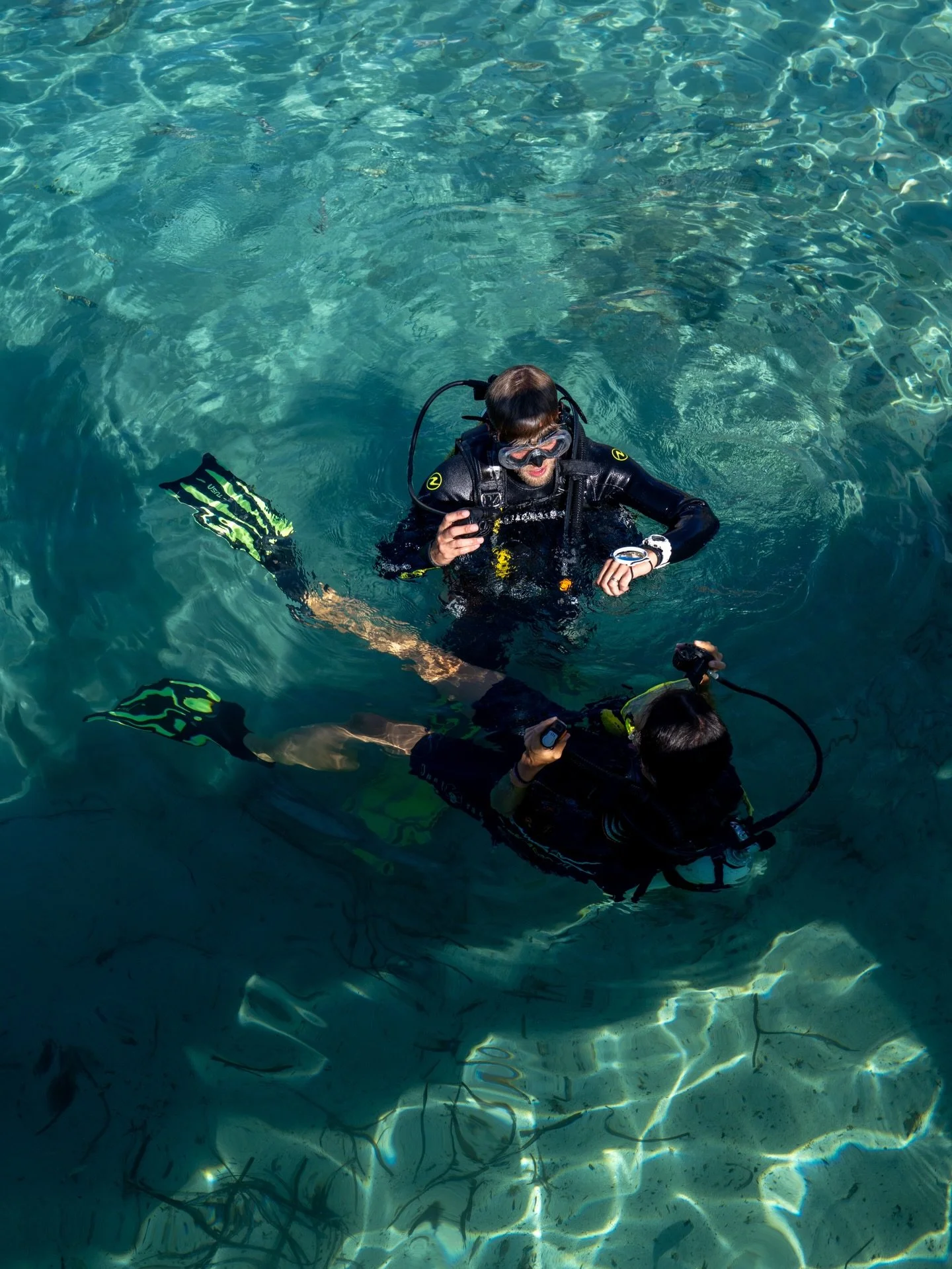 Some people are freshly certified.
Some are about to hit 100 dives.
Your hosts are both of those people.

Nina got her Open Water and Advanced last year.
Kasia is about to hit dive number 100 in the Maldives.

Different experience levels, same excite