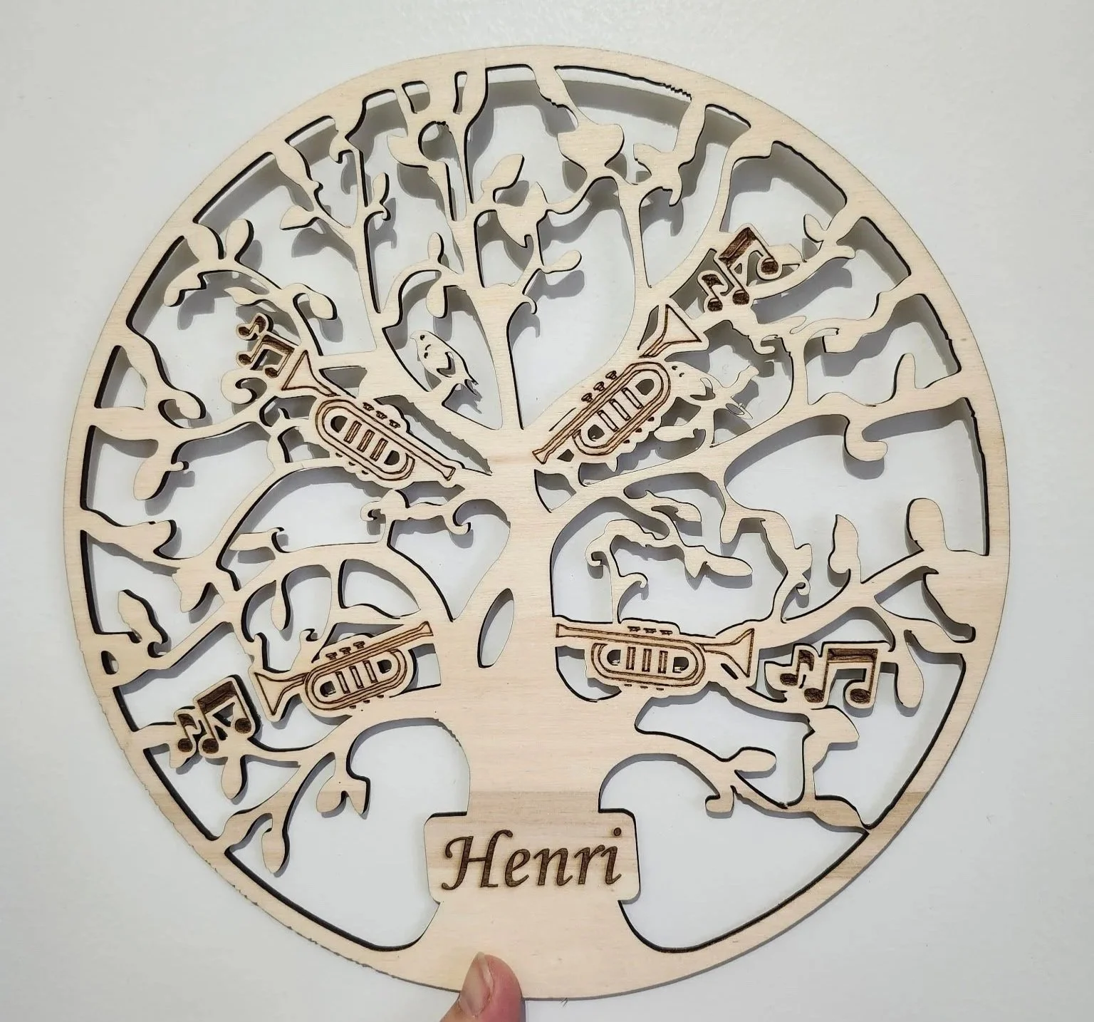 Arbre de vie avec prénom et des trompettes