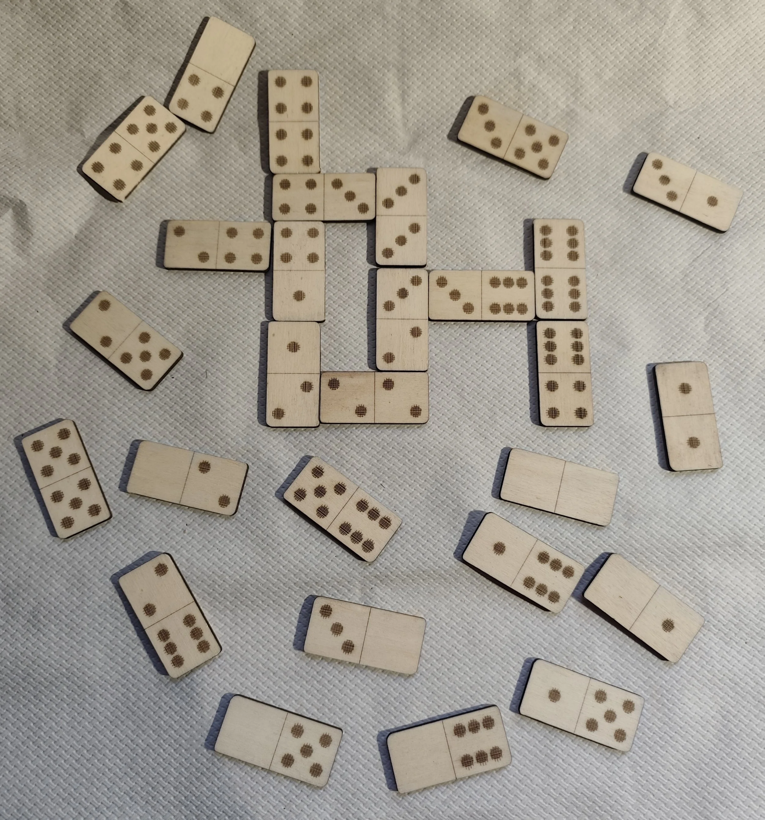 Jeu de Dominos en Bois Naturel