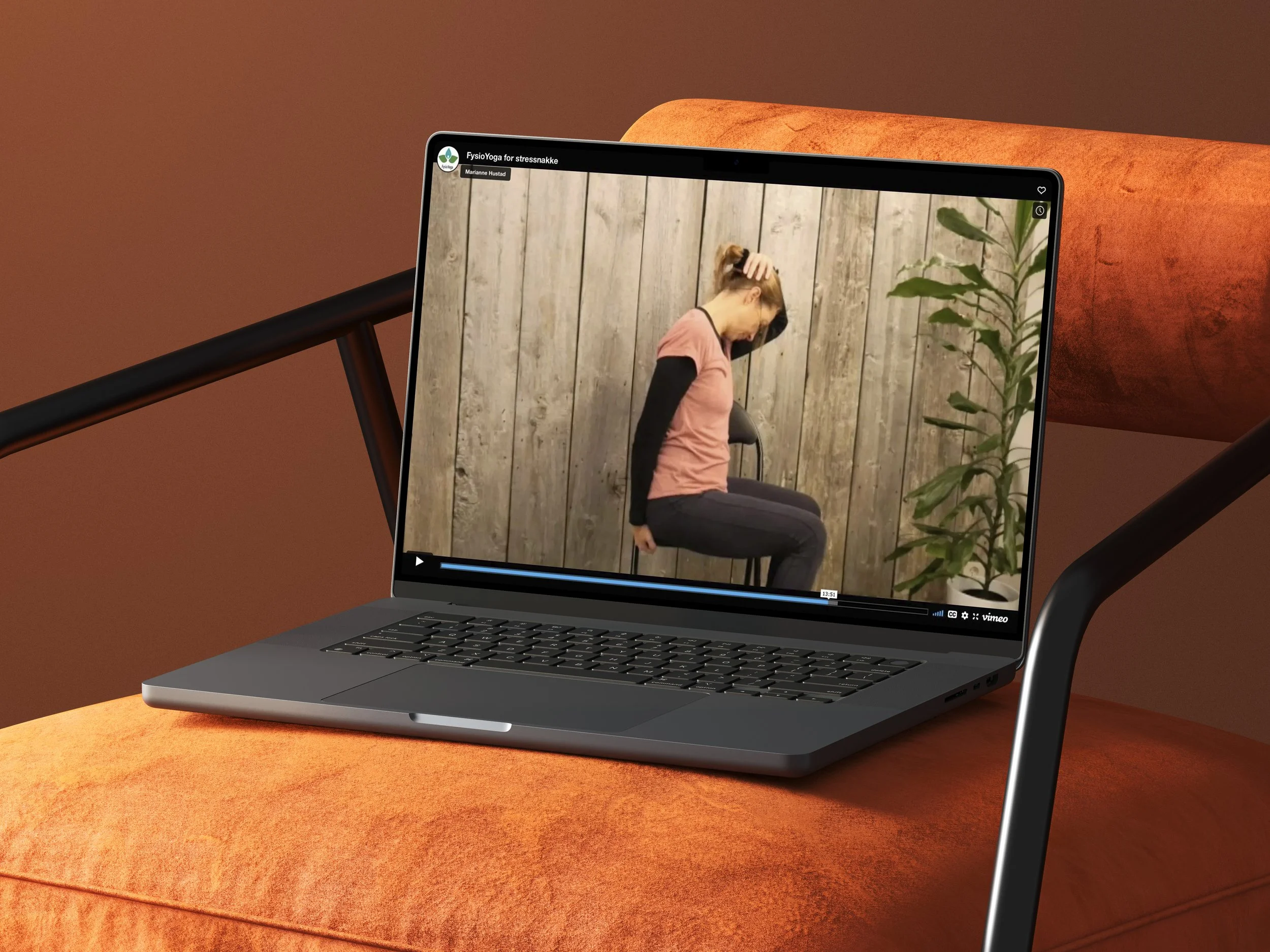 PC-skjerm med bilde av nakke som tøyes