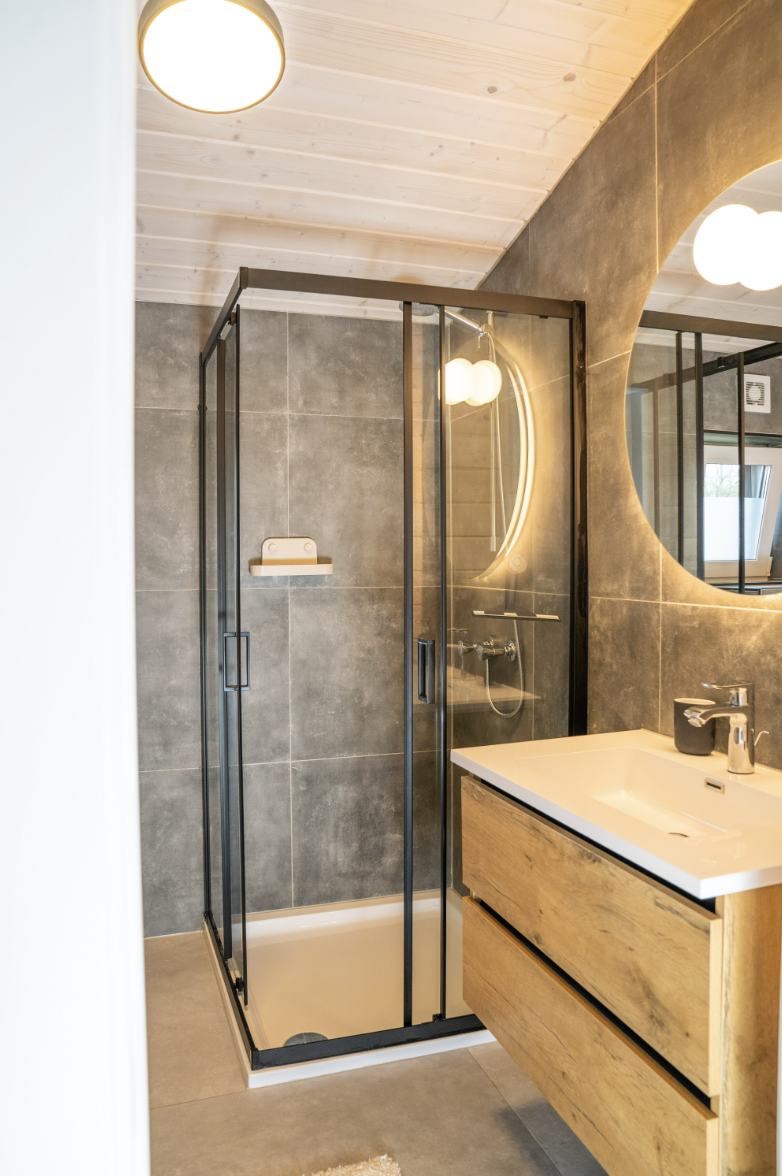 Renovatie badkamers recreatielodges met moderne en duurzame afwerking