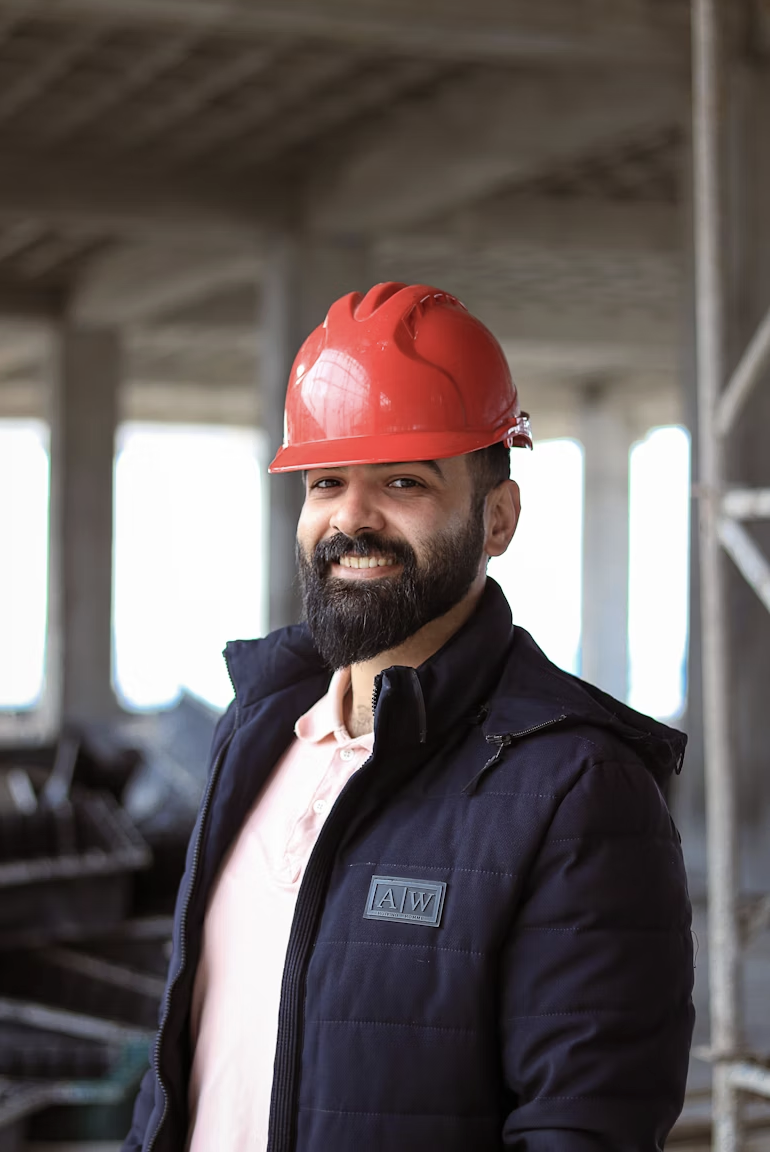 Team van vakmensen aan het werk op duurzaam bouwproject in Overijssel