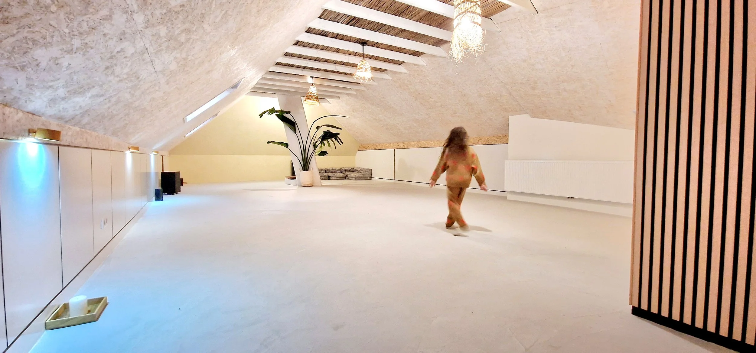 Oude zolder omgebouwd tot stille ruimte voor bijeenkomsten