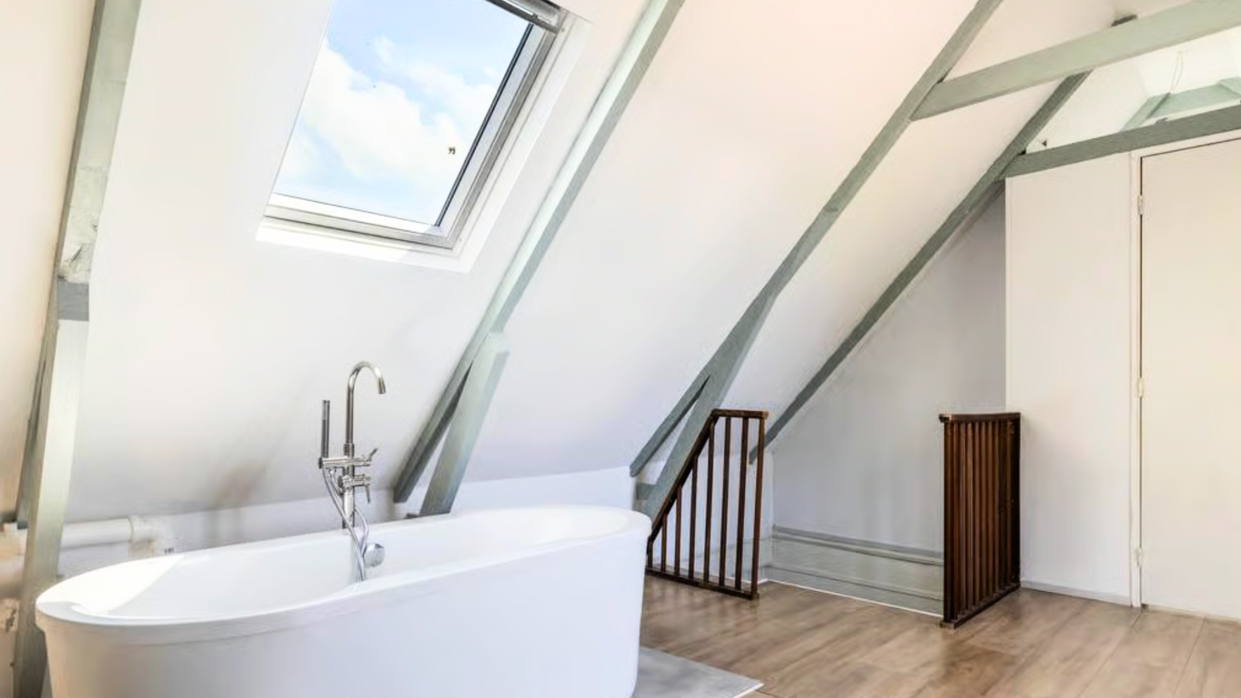 Transformatie van woonhuis in Friesland naar lichte moderne leefruimte