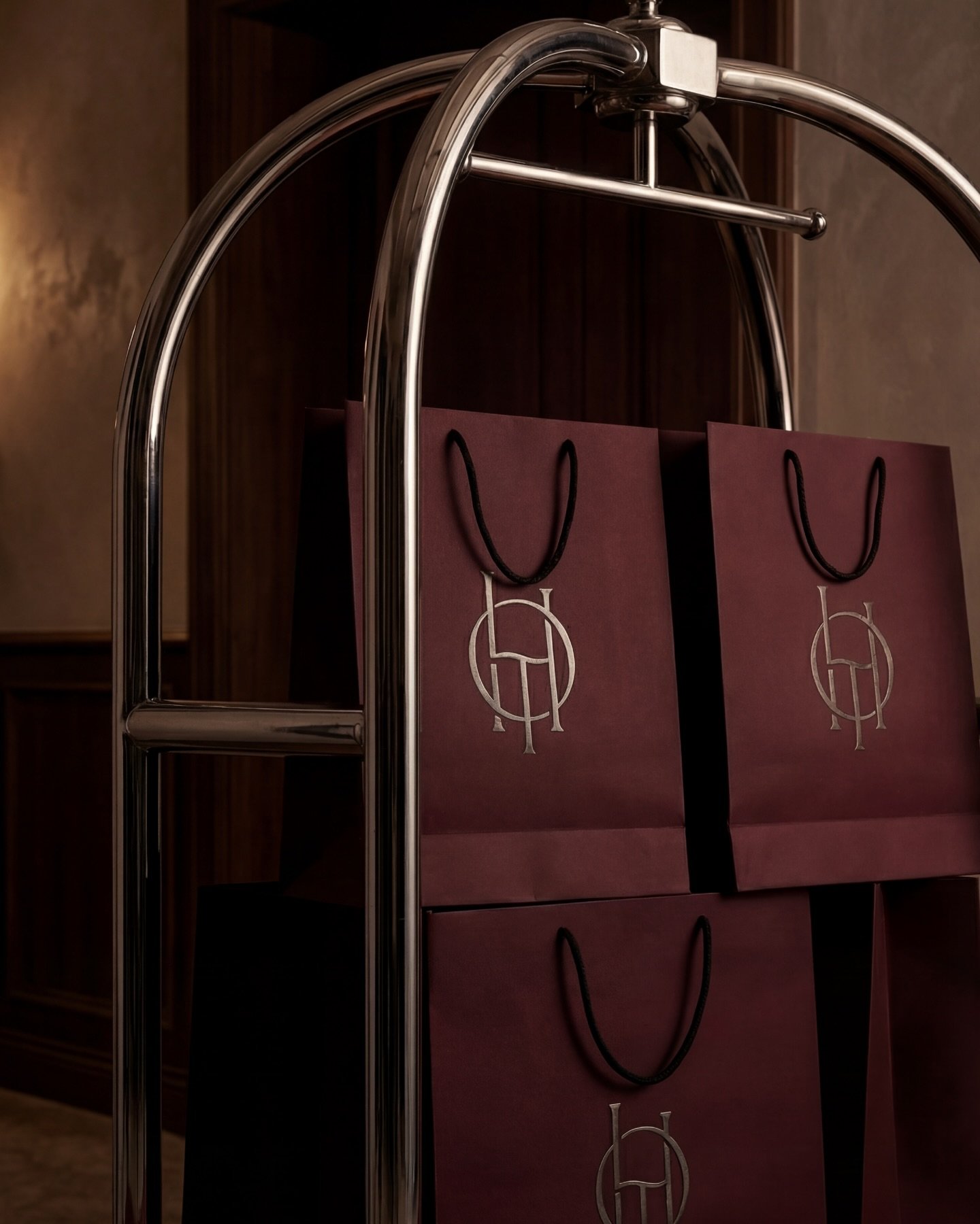 3/3 Orton Townhouse

From the moment a guest arrives to the smallest details they interact with throughout their stay. Printed menus and stationery to in-room touches and materials, every element plays a role in shaping perception.

When these detail