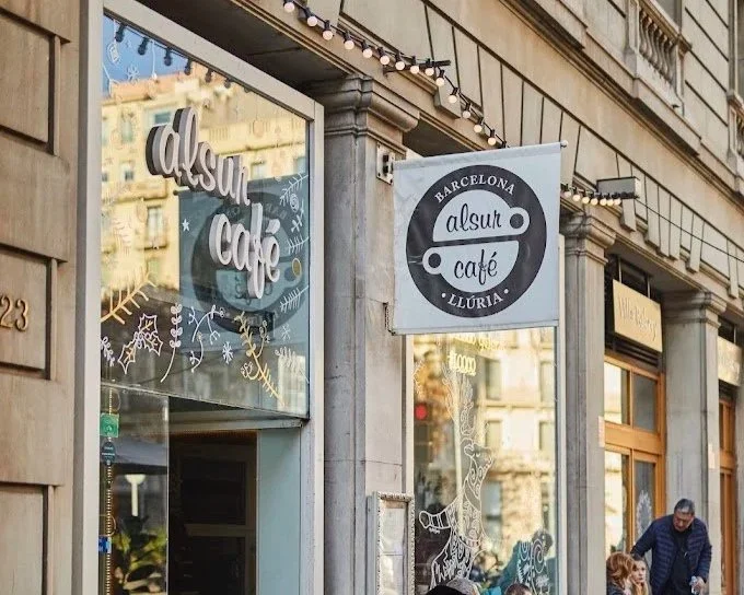 Entrada Restaurante Brunch Alsur Café Llúria en el Eixample