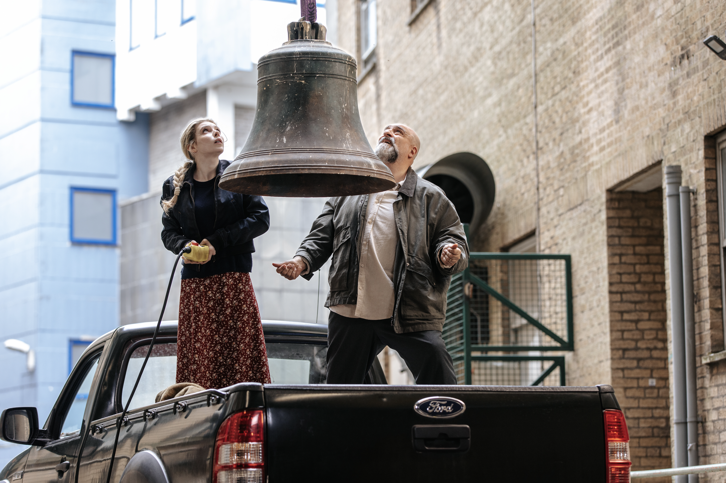 Oranssi carpenter using bench saw