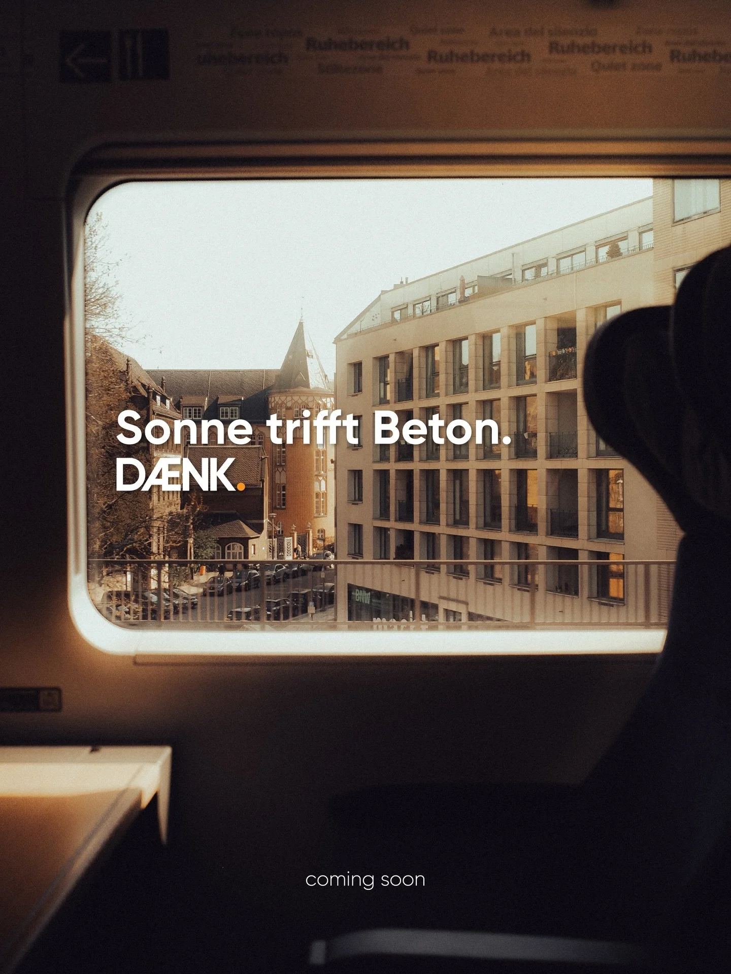 .
Sonne trifft Beton.

Berlin.
Fr&uuml;hling.
Kontrast.

Warm auf kalt.
Licht auf Struktur.

Kein Zufall.
Timing.

Besondere Begegnungen.
Auf Augenh&ouml;he.

Stay close.

D&AElig;NK.